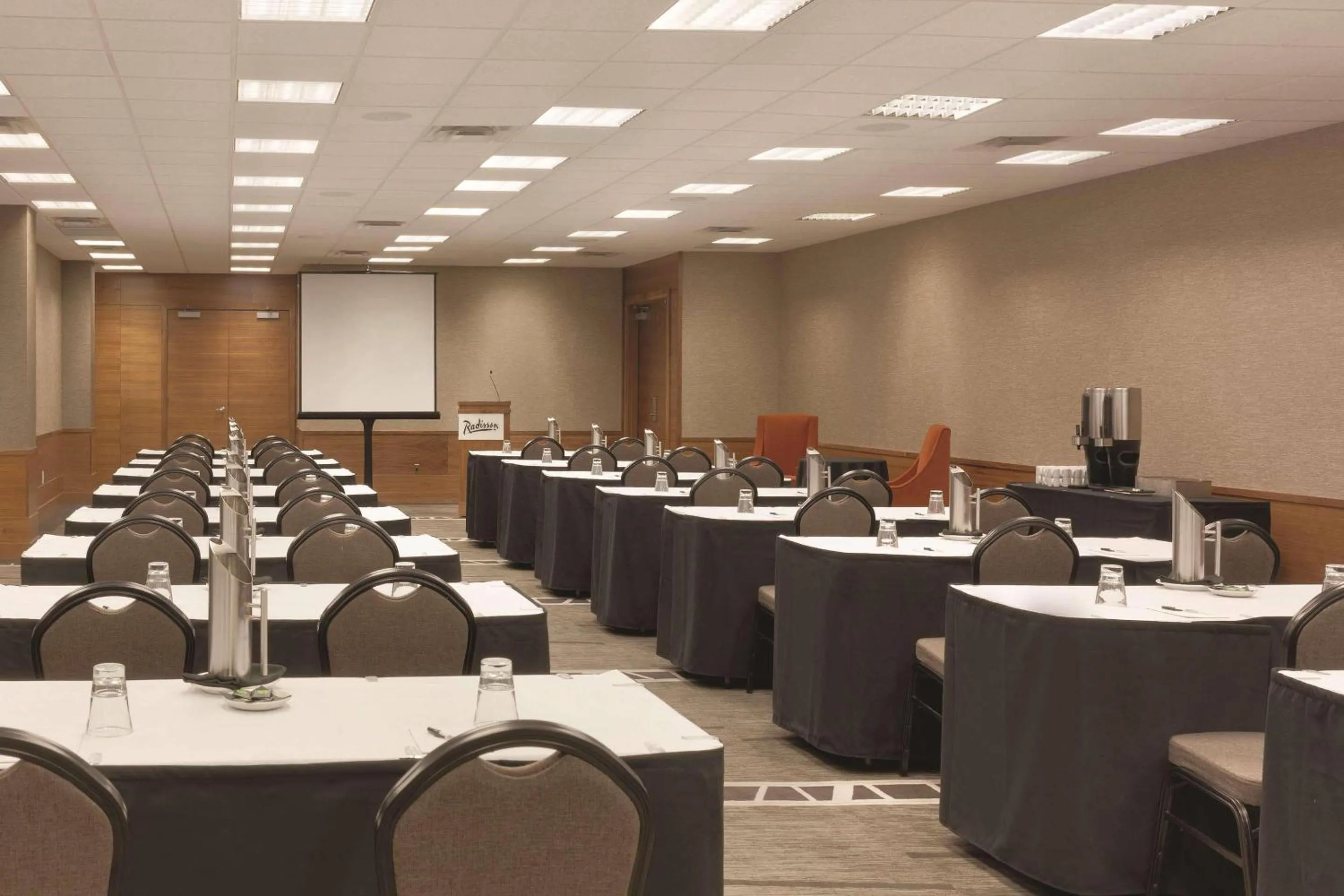 Meeting/conference room in Radisson Hotel & Conference Centre Calgary Airport