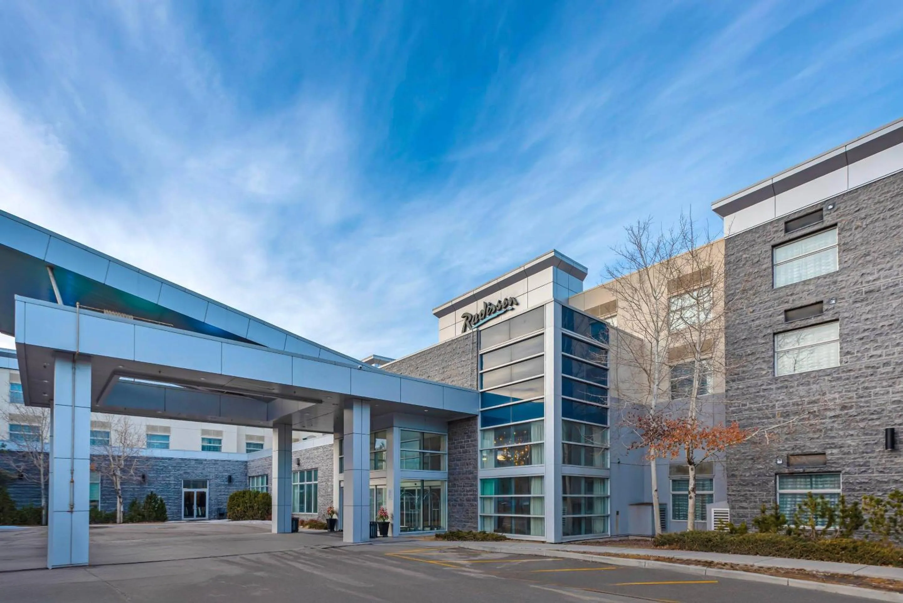 Property building in Radisson Hotel & Conference Centre Calgary Airport