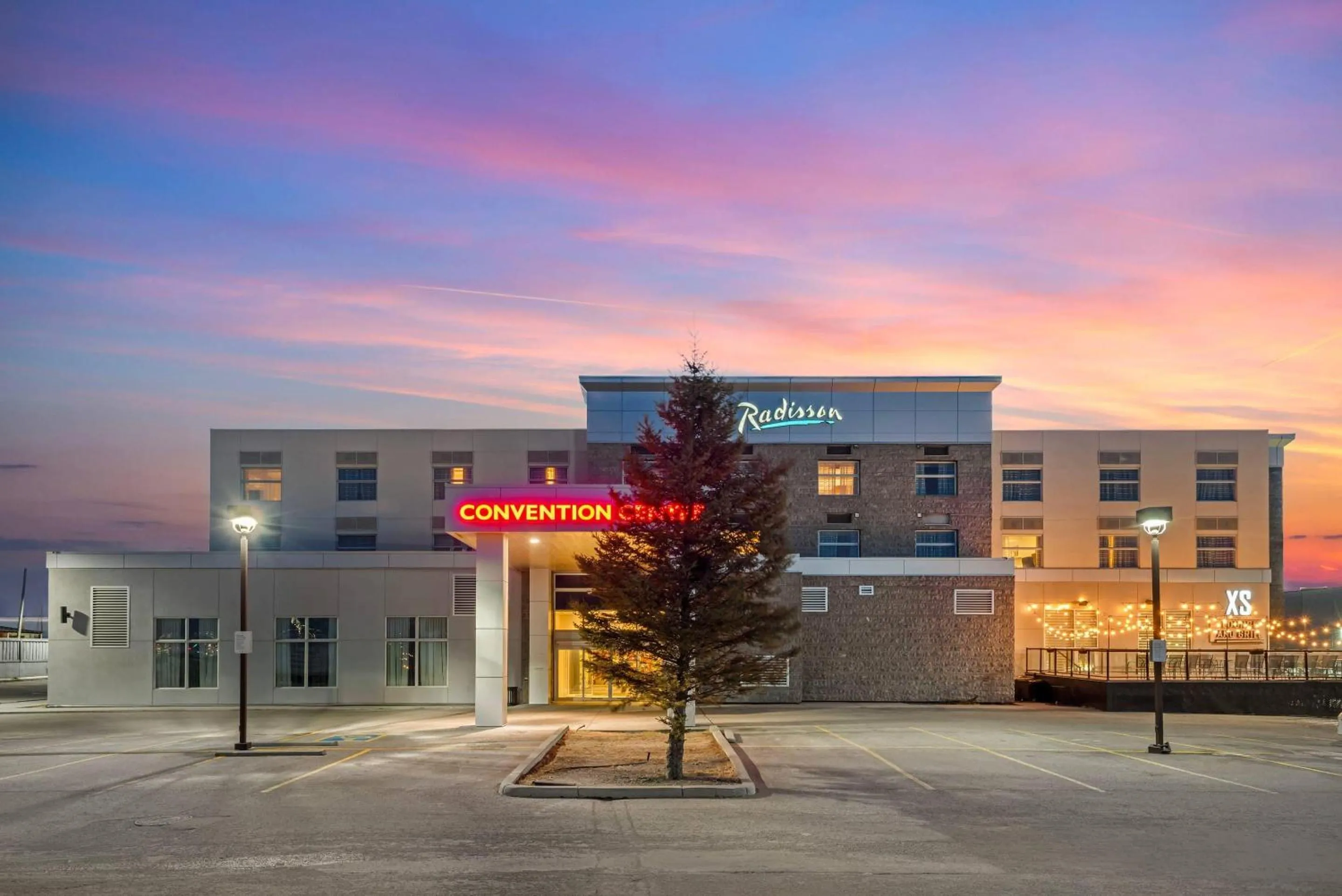 Property building in Radisson Hotel & Conference Centre Calgary Airport