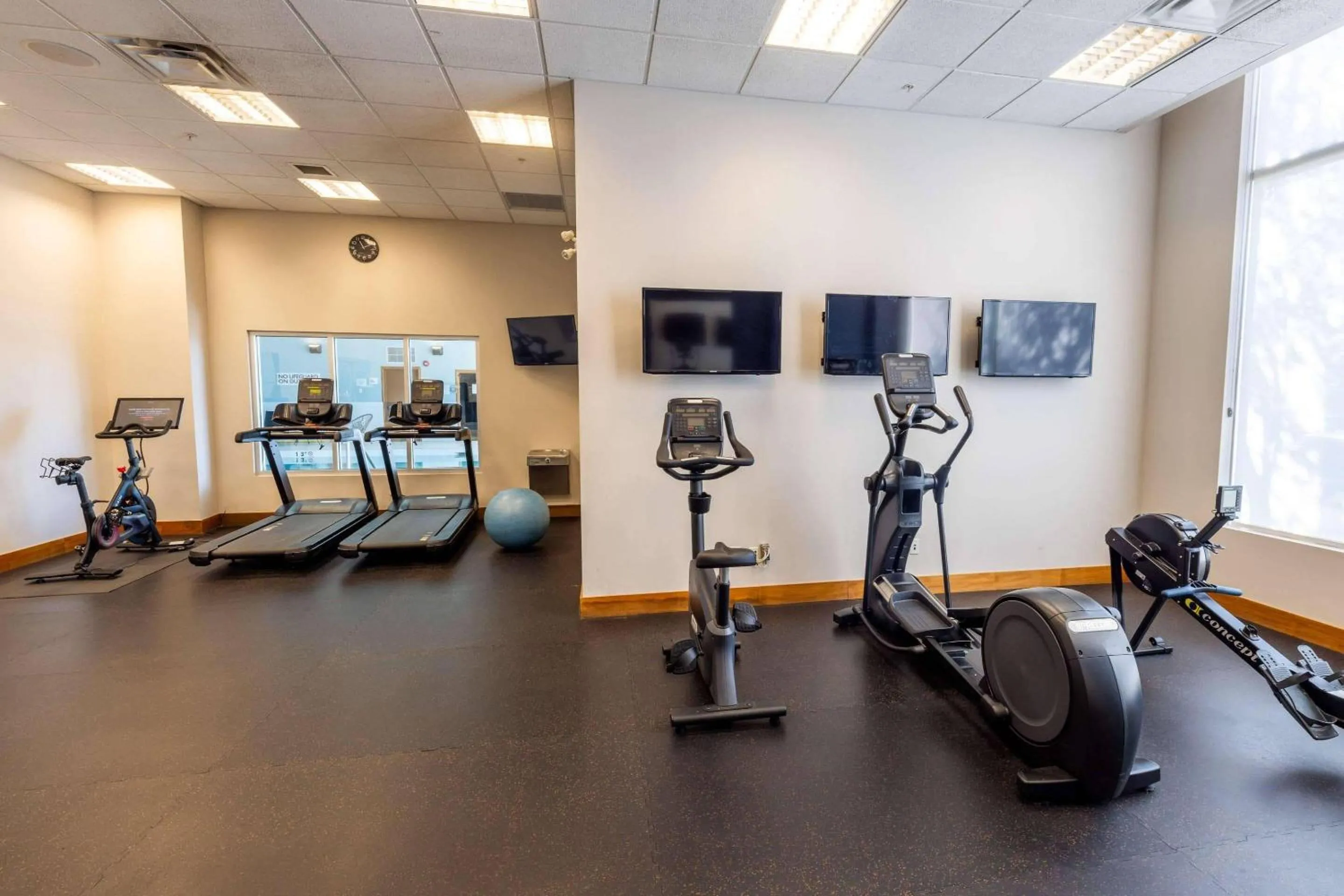 Fitness centre/facilities in Radisson Hotel & Conference Centre Calgary Airport