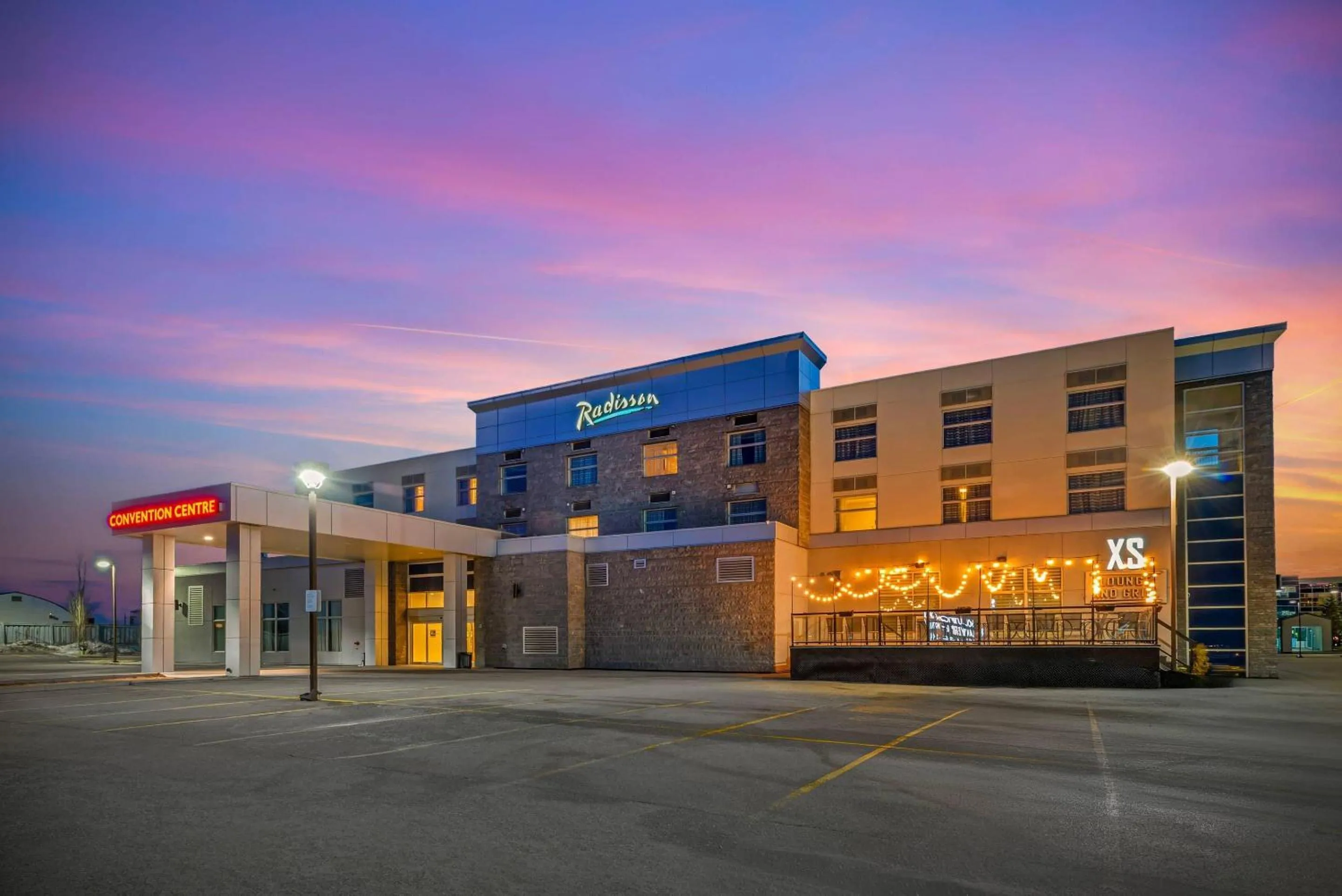 Property building in Radisson Hotel & Conference Centre Calgary Airport