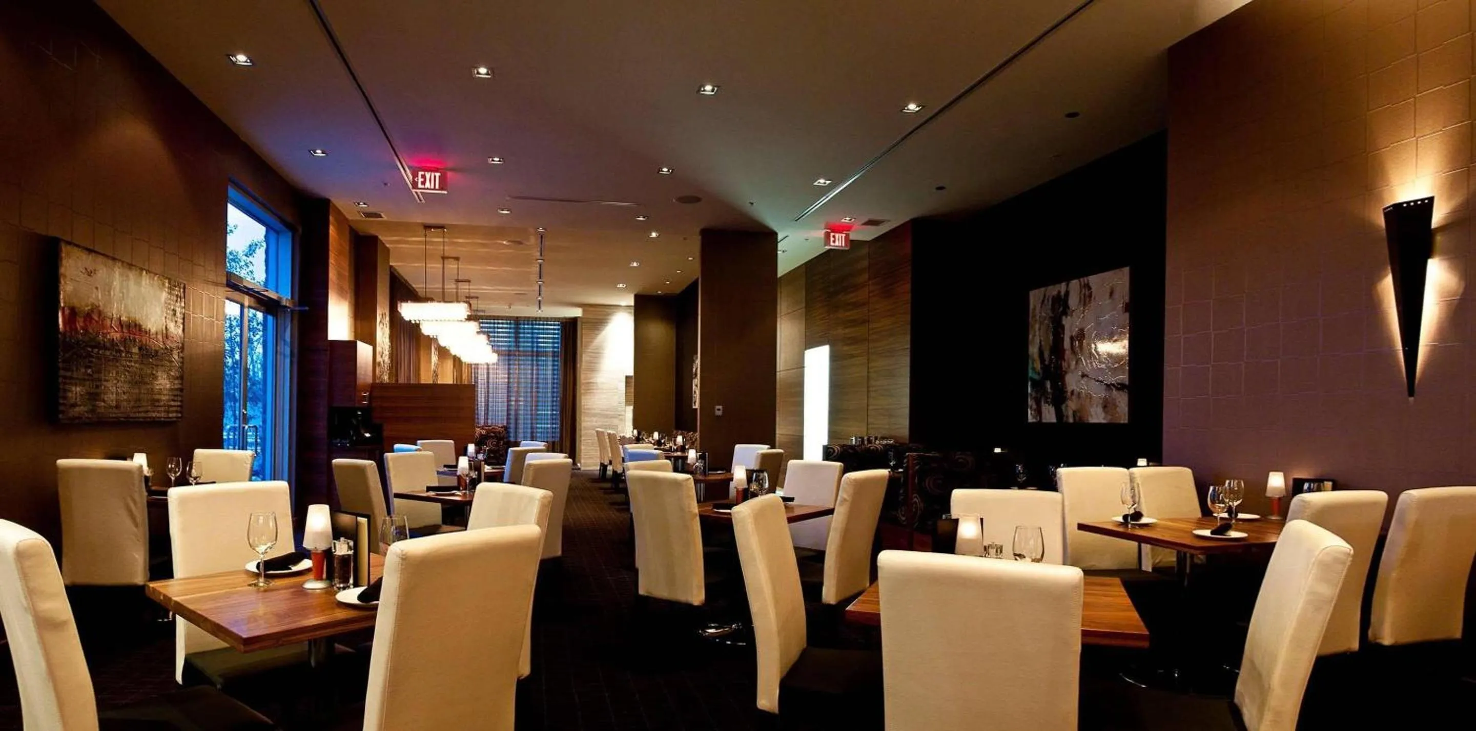 Restaurant/places to eat in Radisson Hotel & Conference Centre Calgary Airport