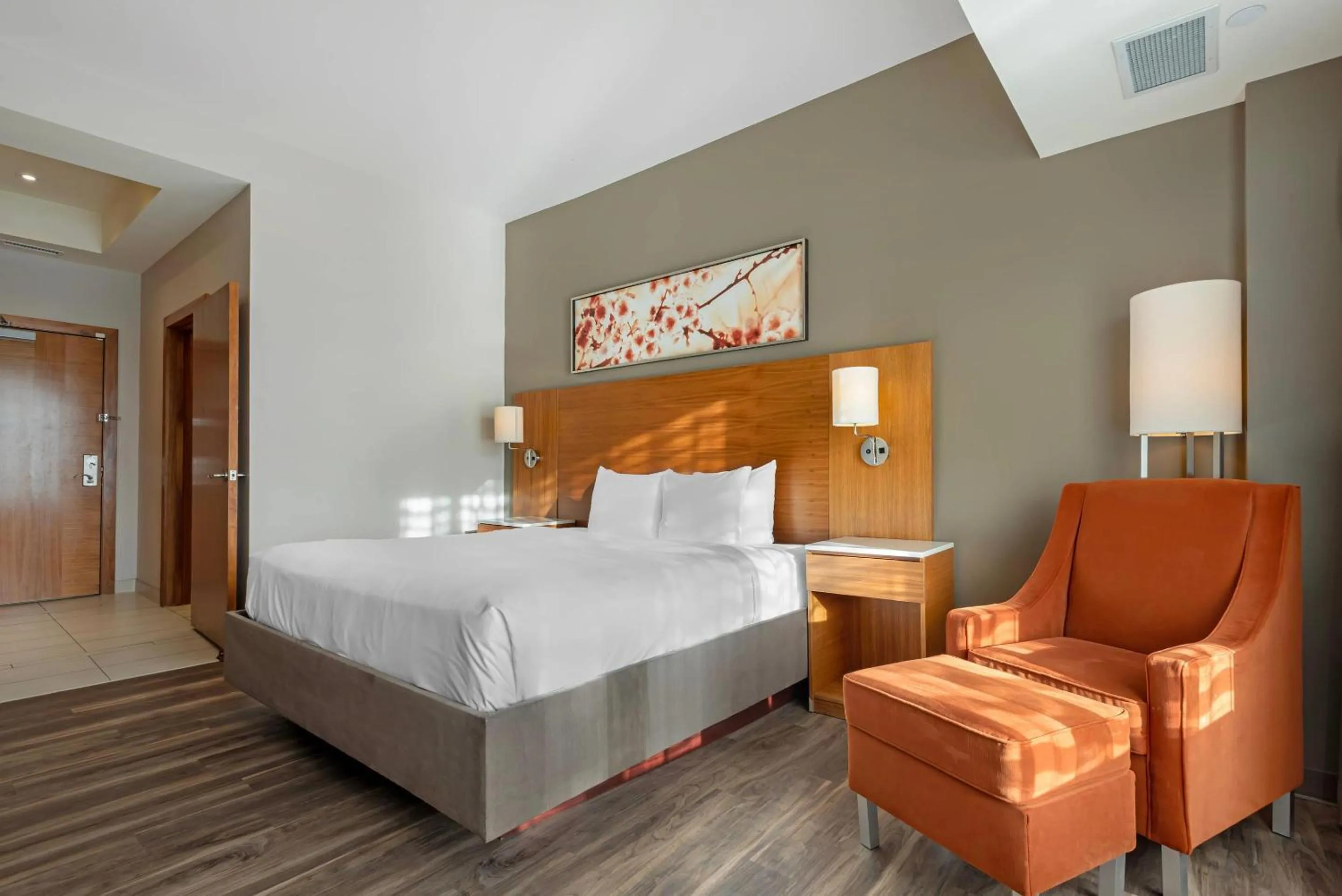 Bedroom, Bed in Radisson Hotel & Conference Centre Calgary Airport