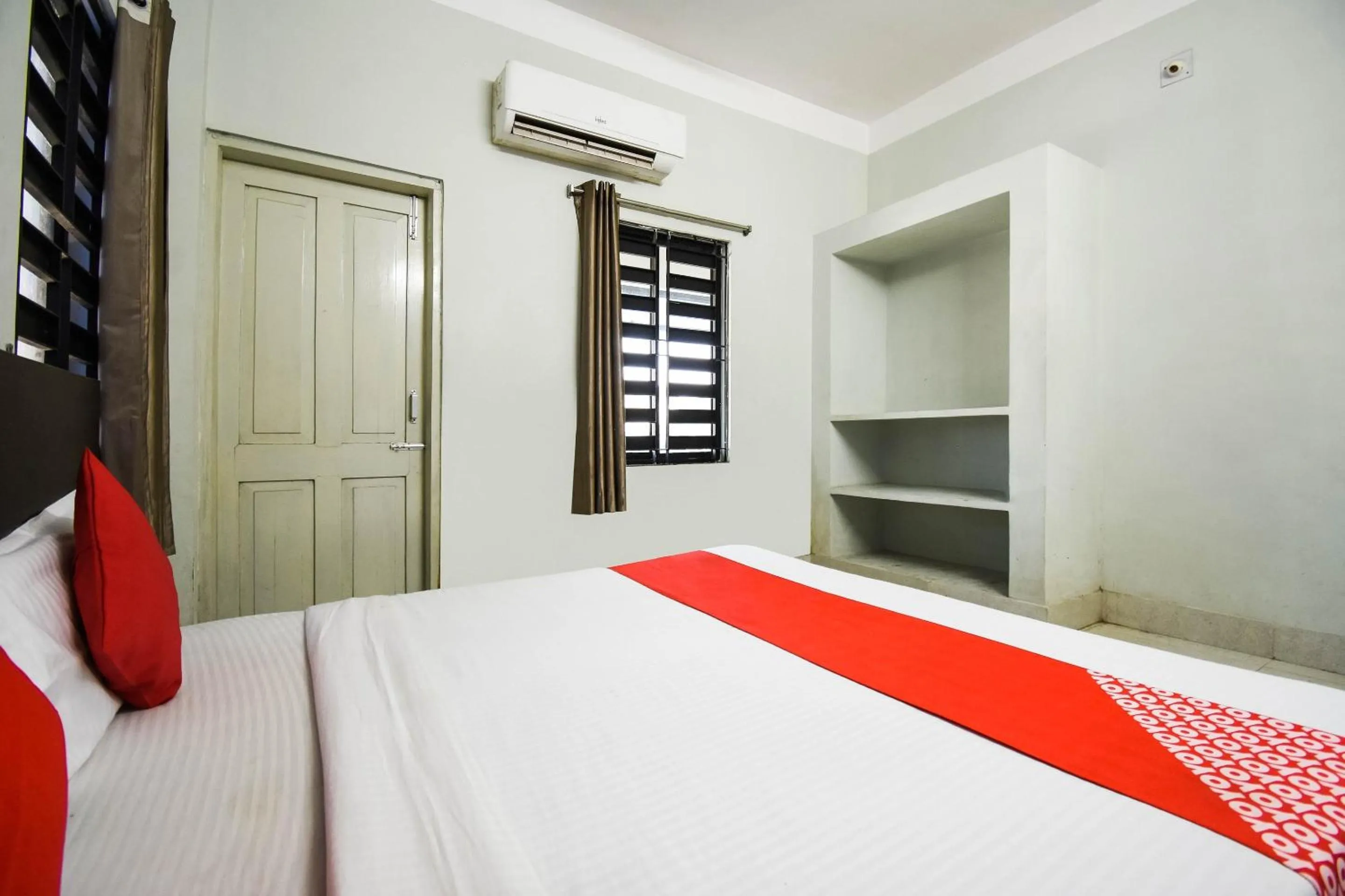 Bedroom, Bed in Hotel O Pradhan Palace