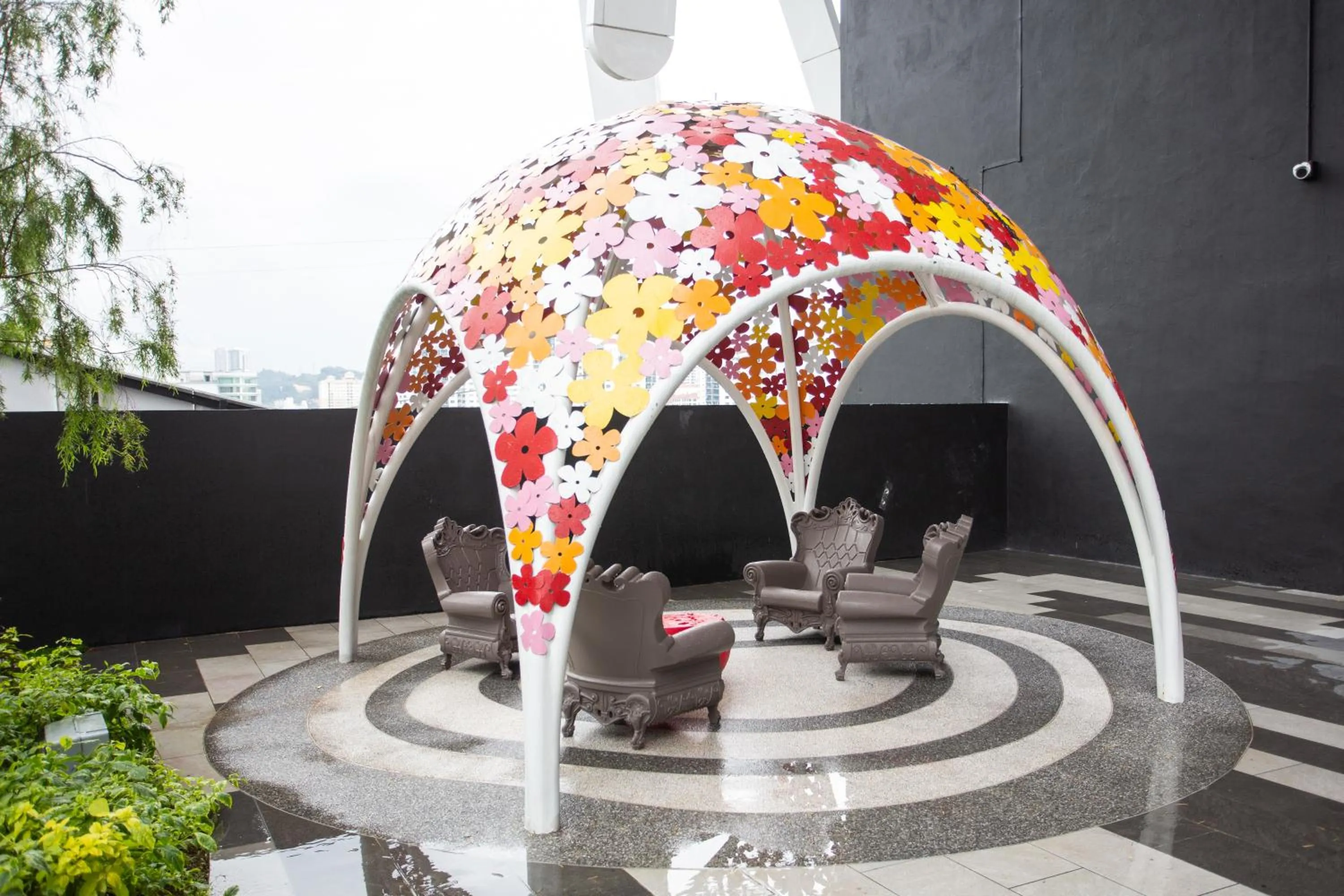 On-site shops in ARTE MONT KIARA BY PSM Luxury Suites