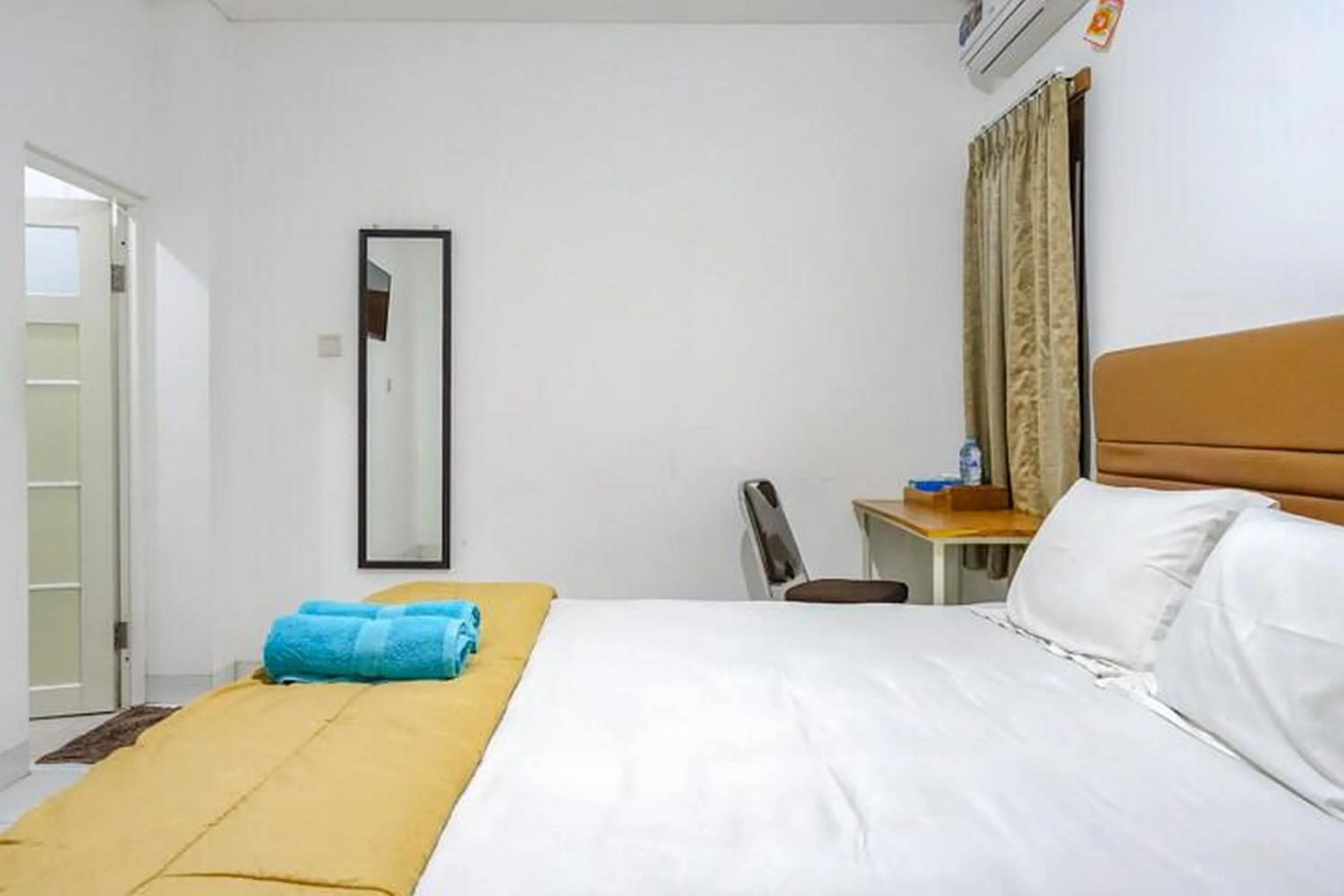 Bedroom, Bed in Sofia Residence Syariah Mitra RedDoorz