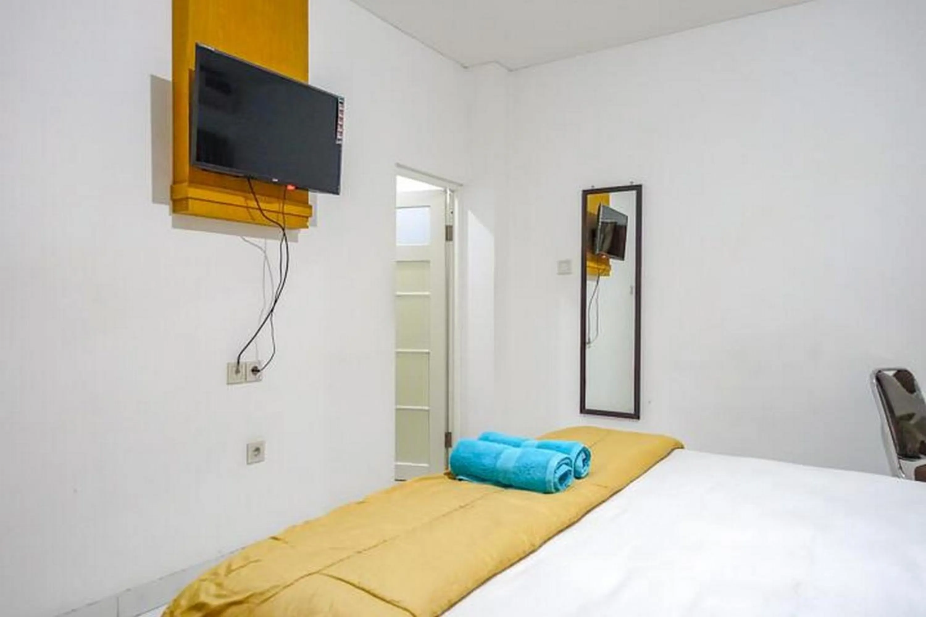 Bedroom, Bed in Sofia Residence Syariah Mitra RedDoorz