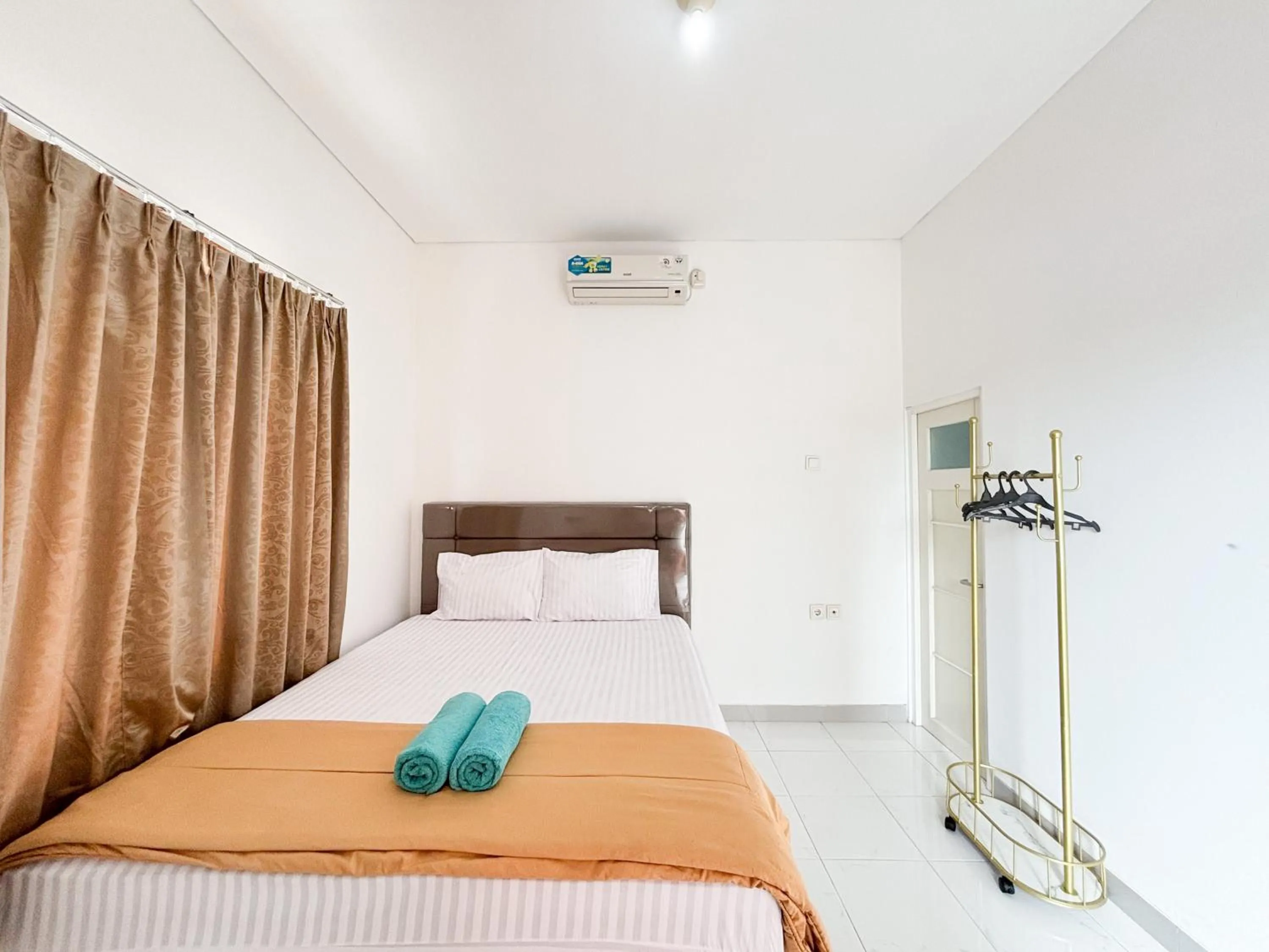 Bedroom, Bed in Sofia Residence Syariah Mitra RedDoorz