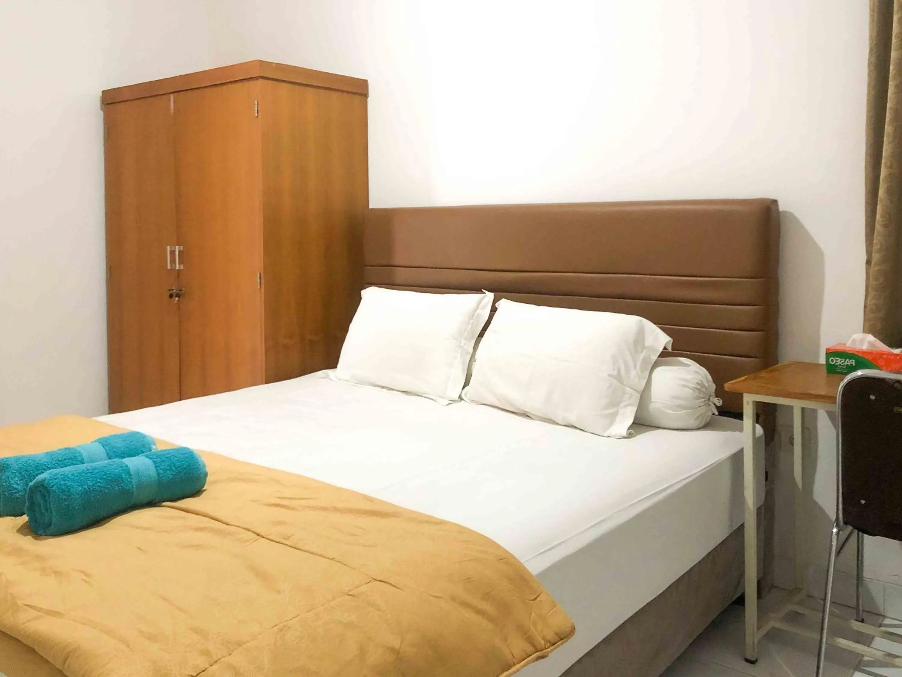 Bedroom, Bed in Sofia Residence Syariah Mitra RedDoorz