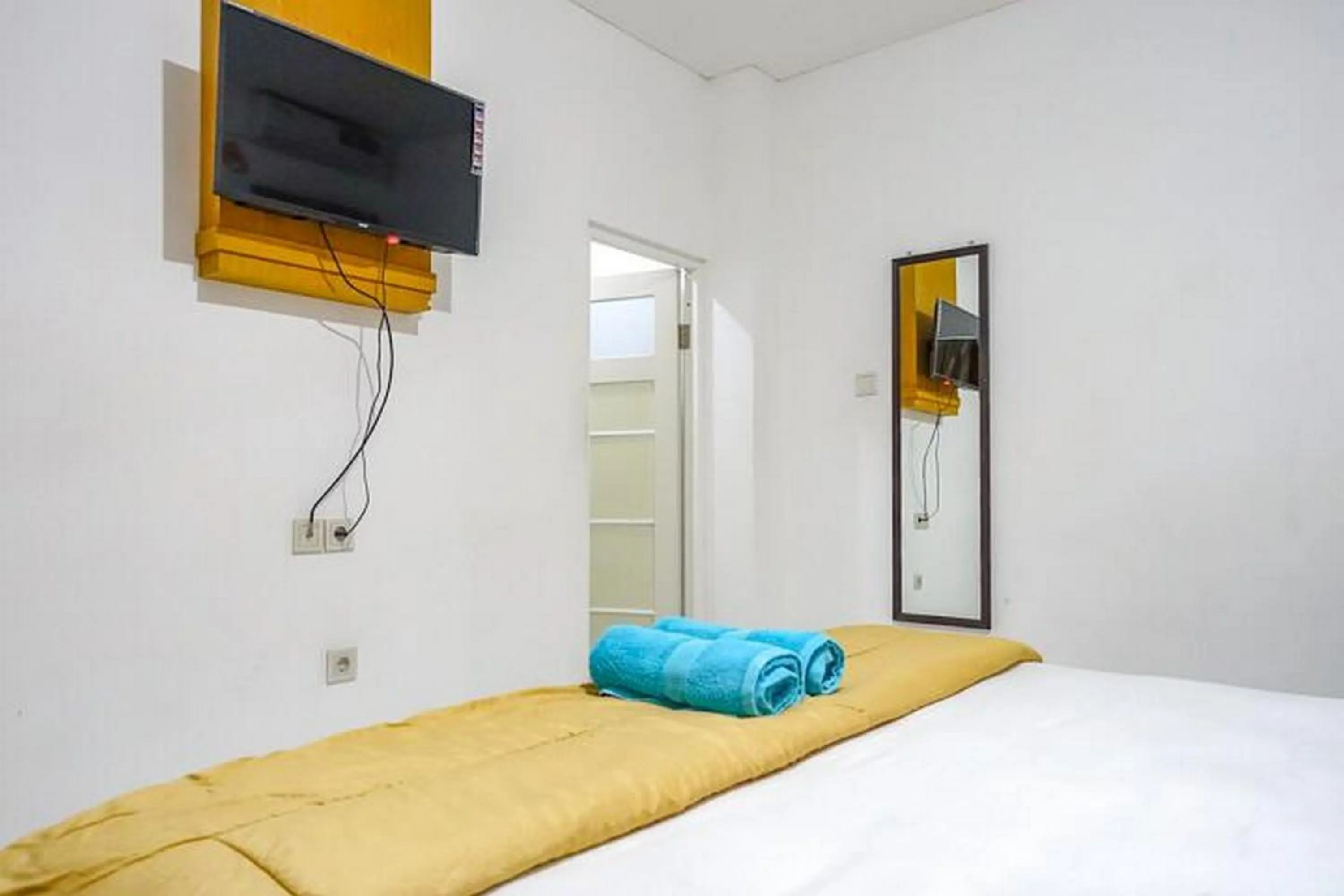 Bedroom, Bed in Sofia Residence Syariah Mitra RedDoorz