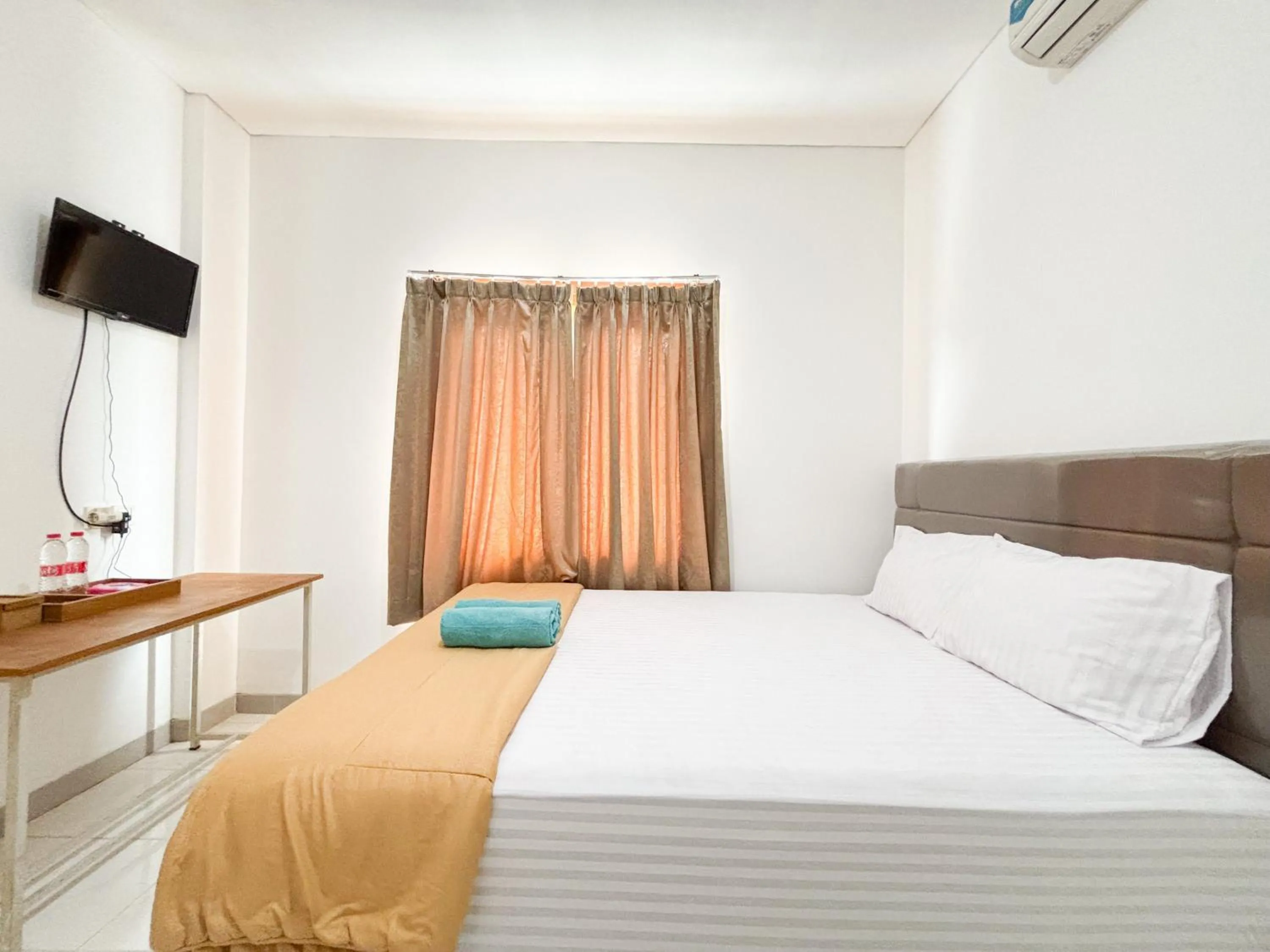 Bedroom, Bed in Sofia Residence Syariah Mitra RedDoorz