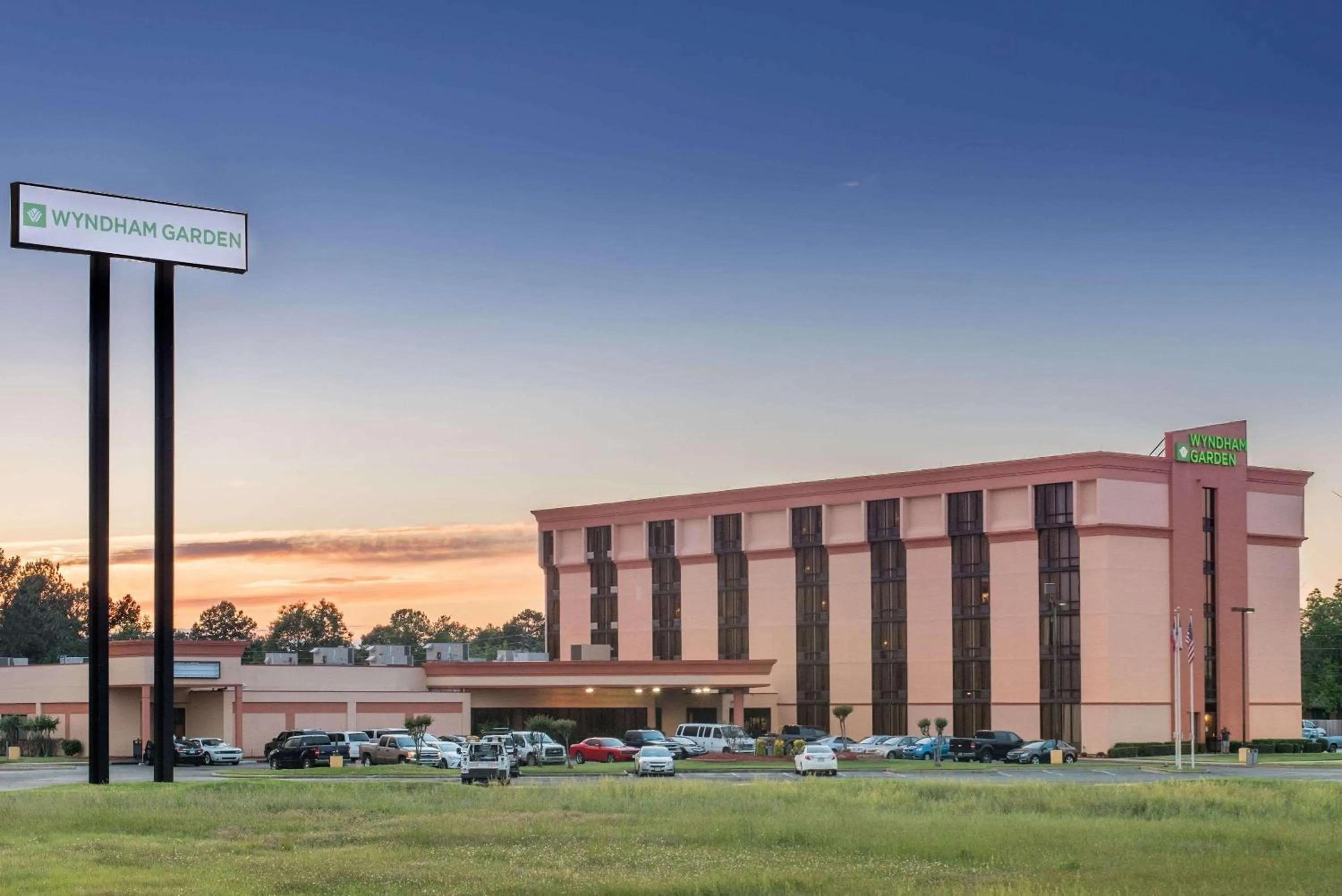 Property building in Wyndham Garden Texarkana