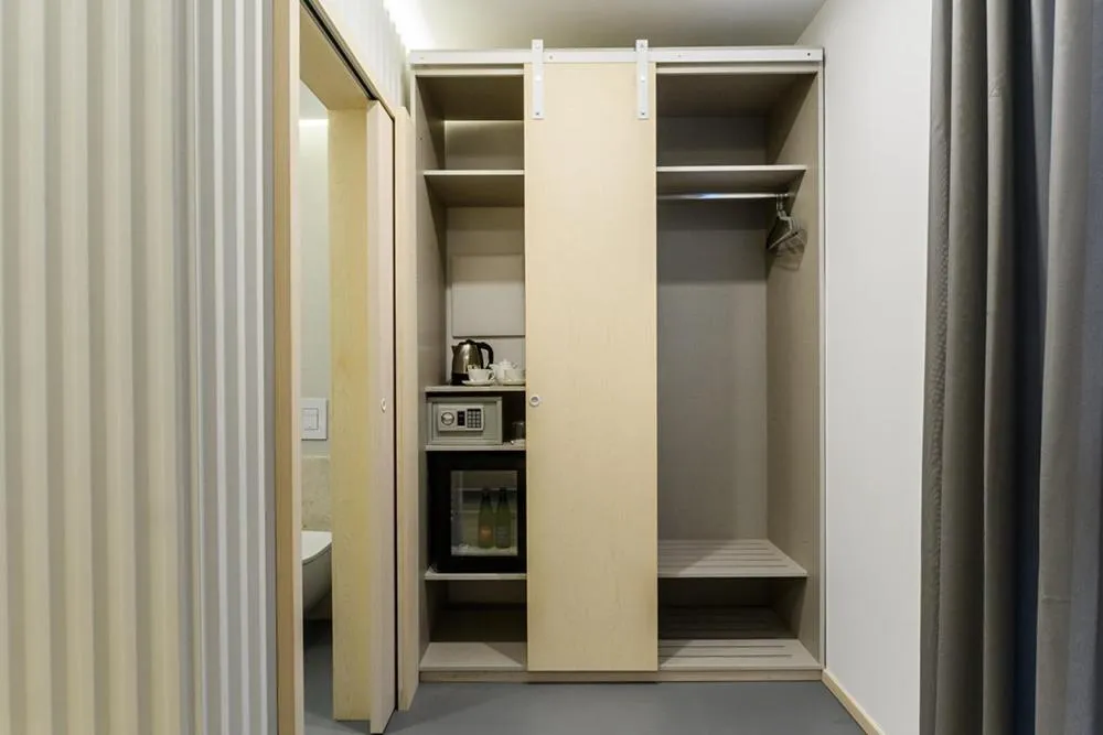 oven in Hangar Hotel