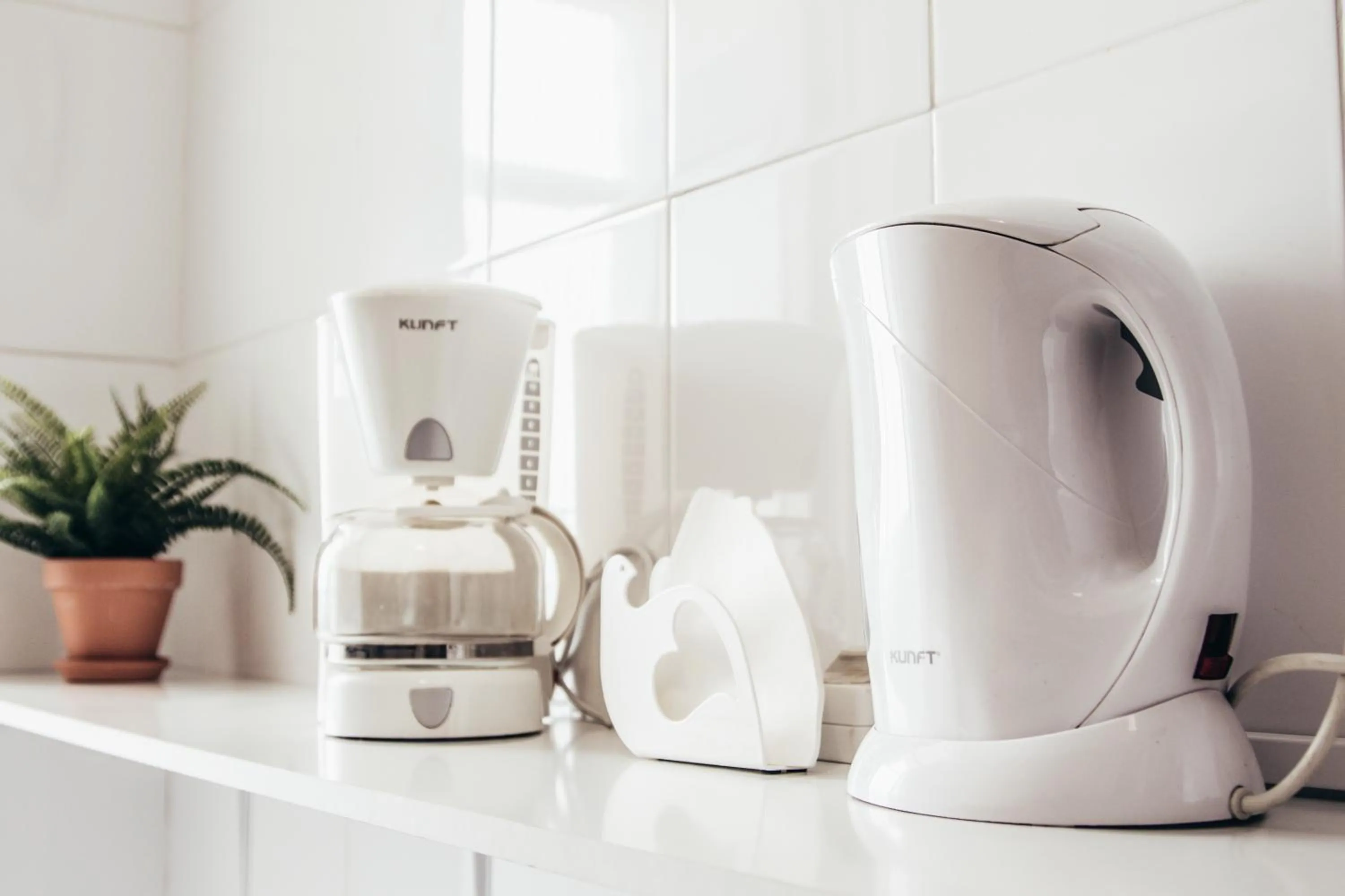 Coffee/tea facilities in Spot Apartments