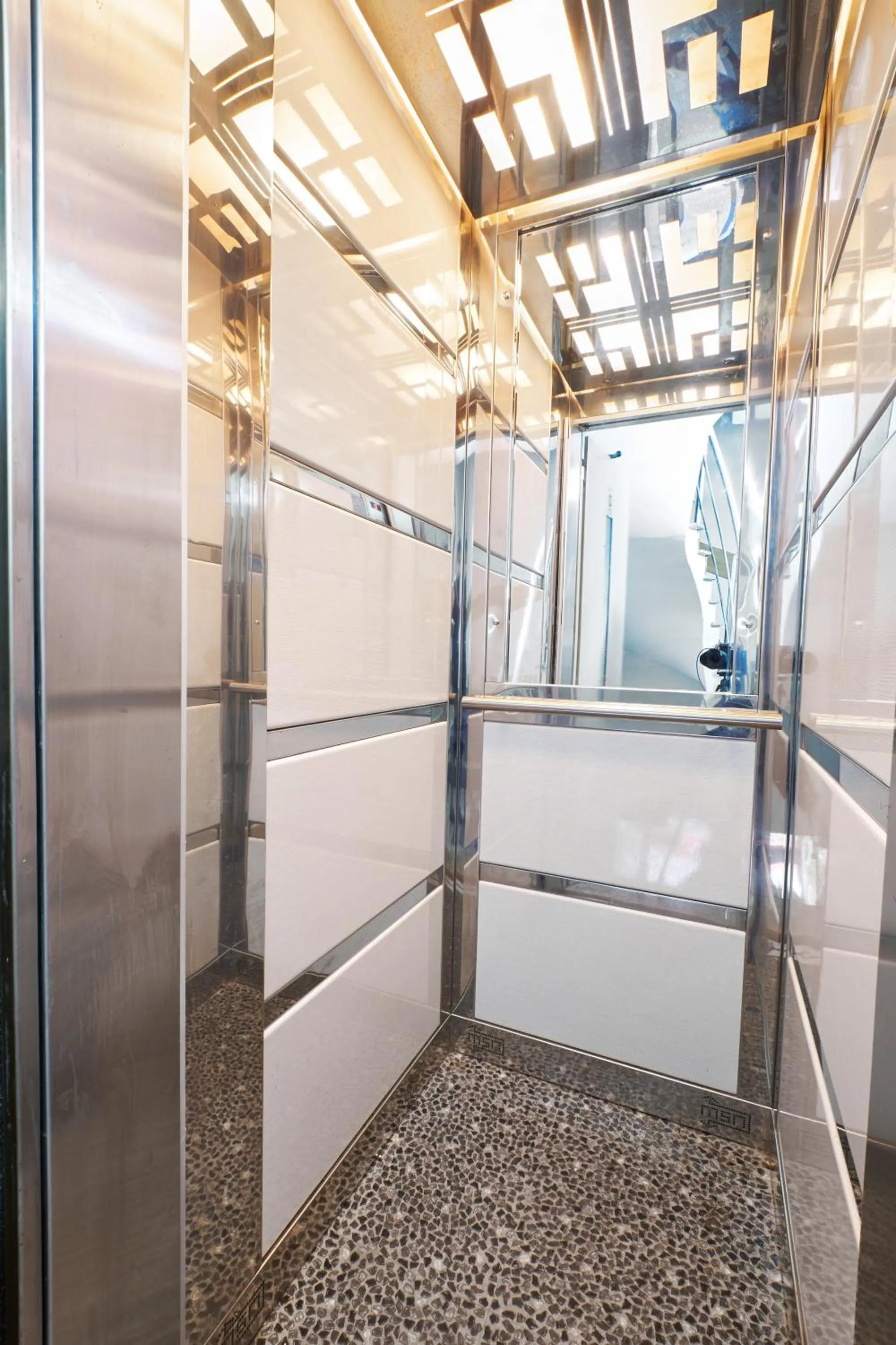 elevator in Central Suites Taksim