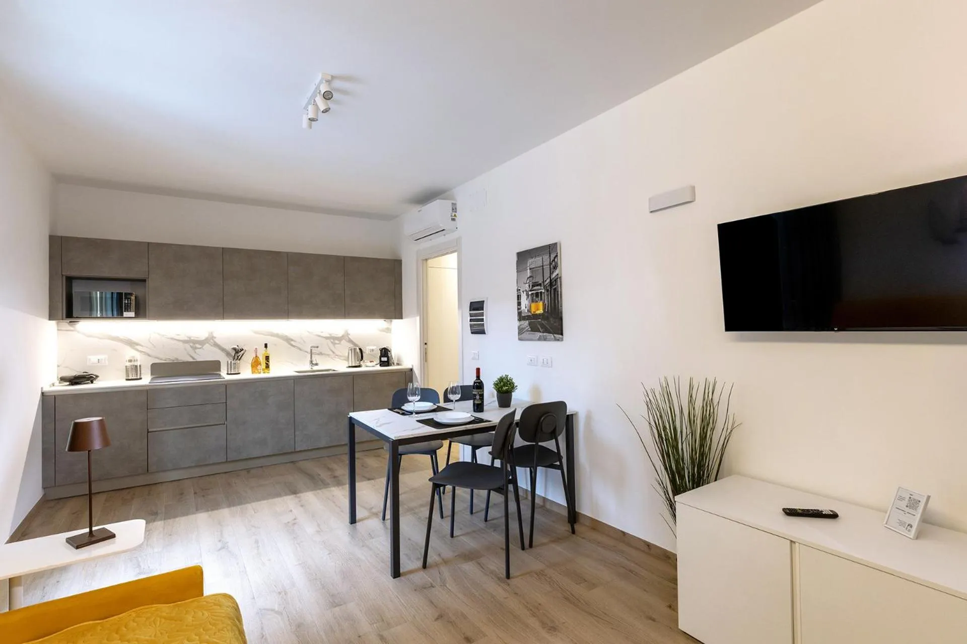 TV and multimedia in Residence La Torre con private park