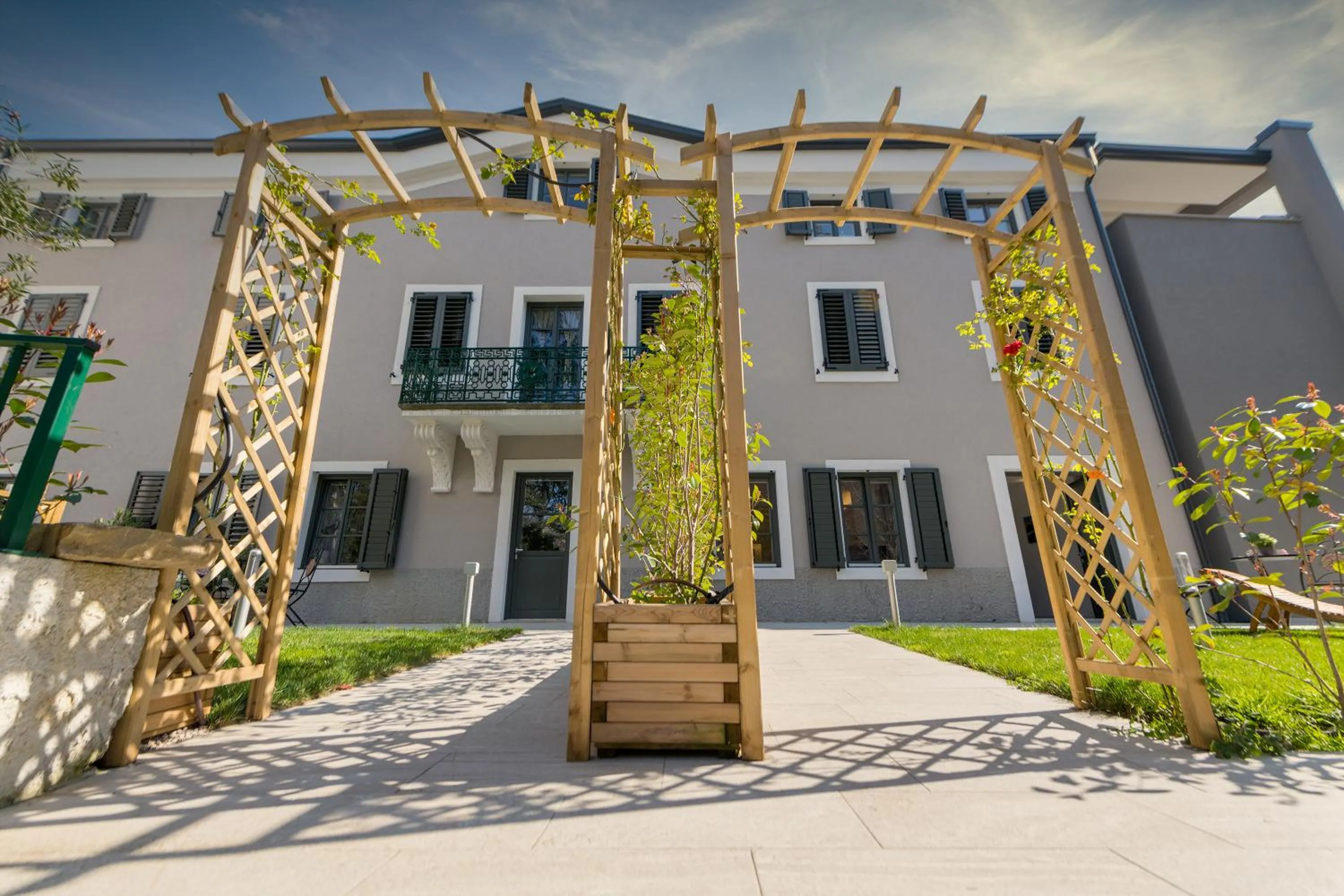 Facade/entrance in Residence La Torre con private park