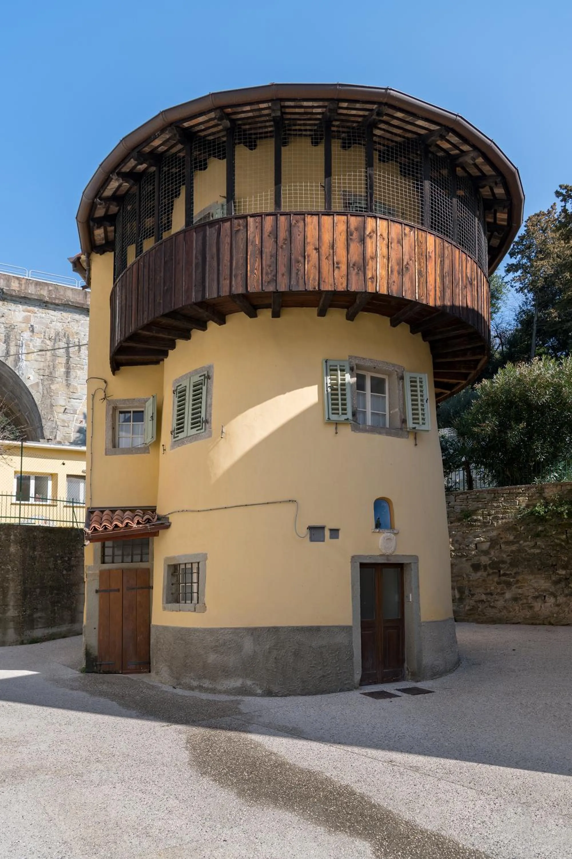 Property building in Residence La Torre con private park