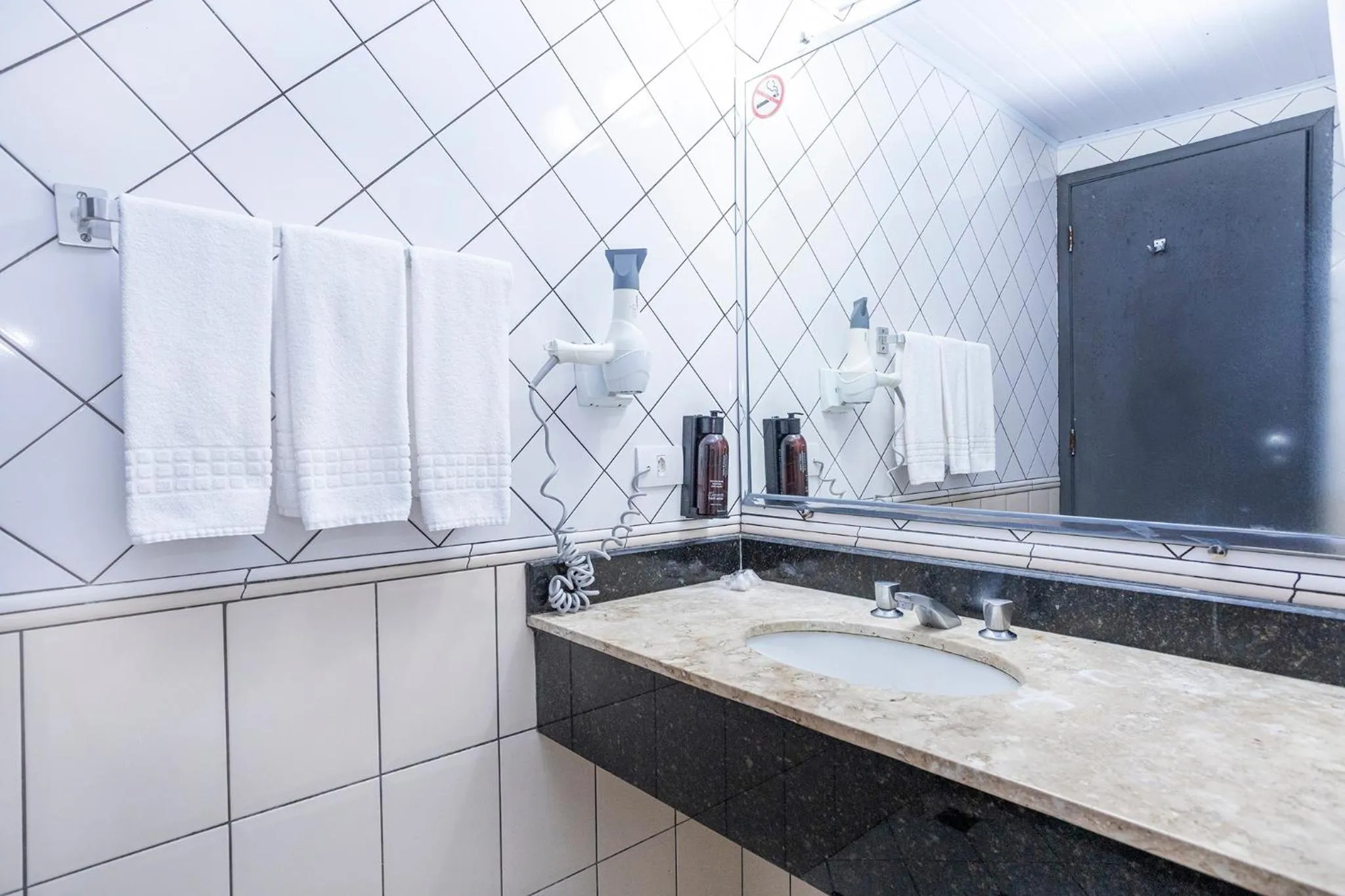 Bathroom in Nikkey Palace Hotel