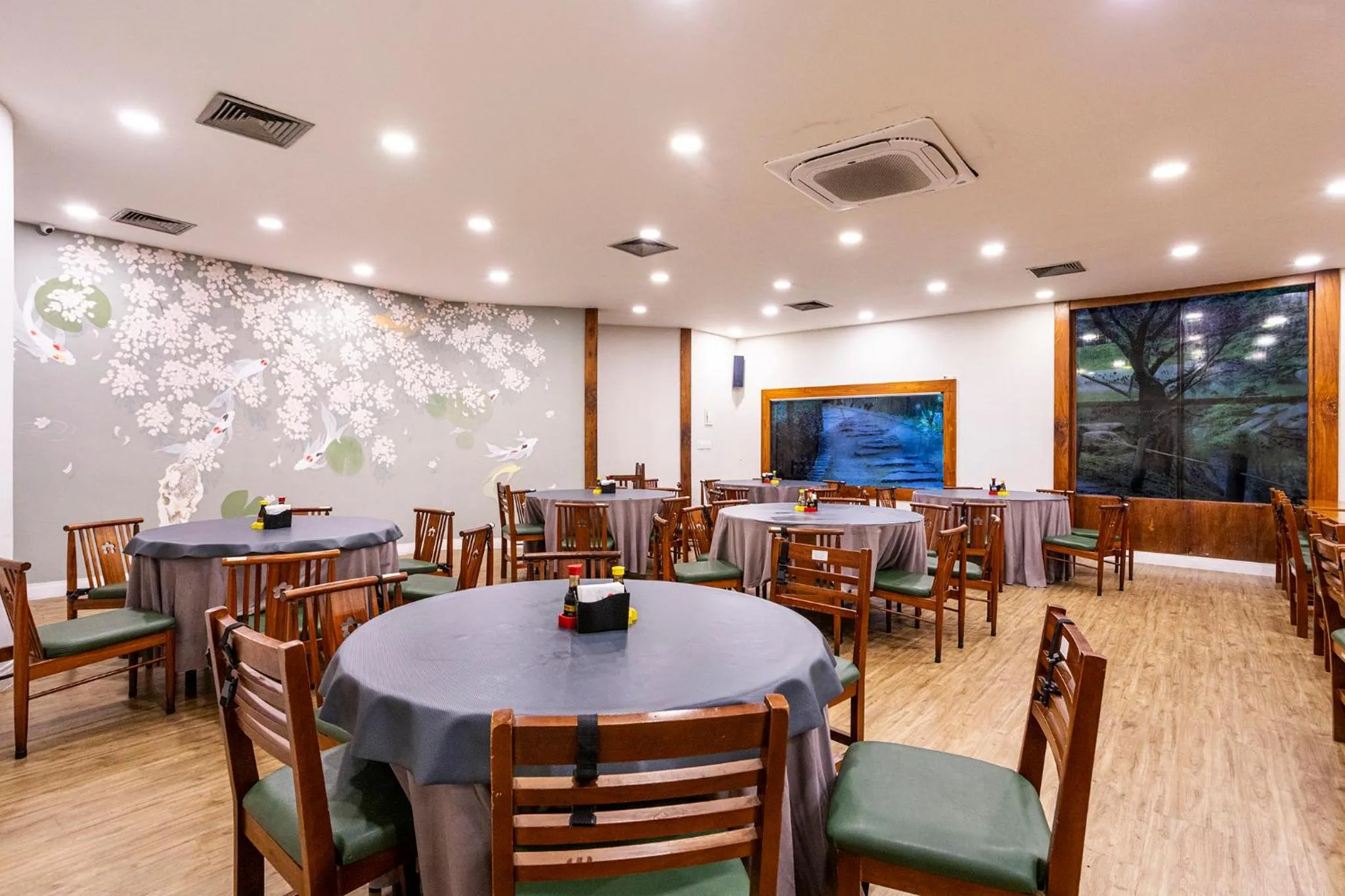 Restaurant/places to eat in Nikkey Palace Hotel