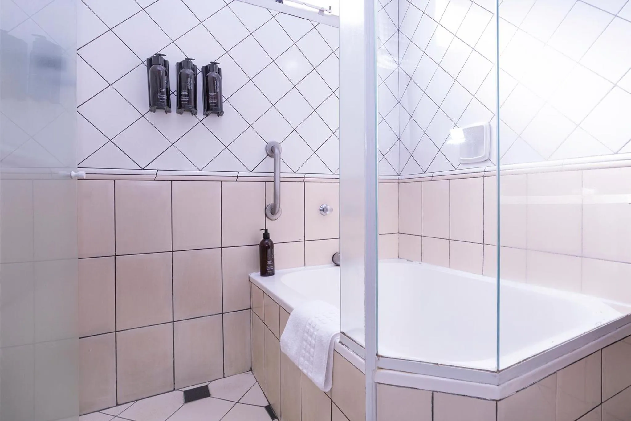 Bathroom in Nikkey Palace Hotel