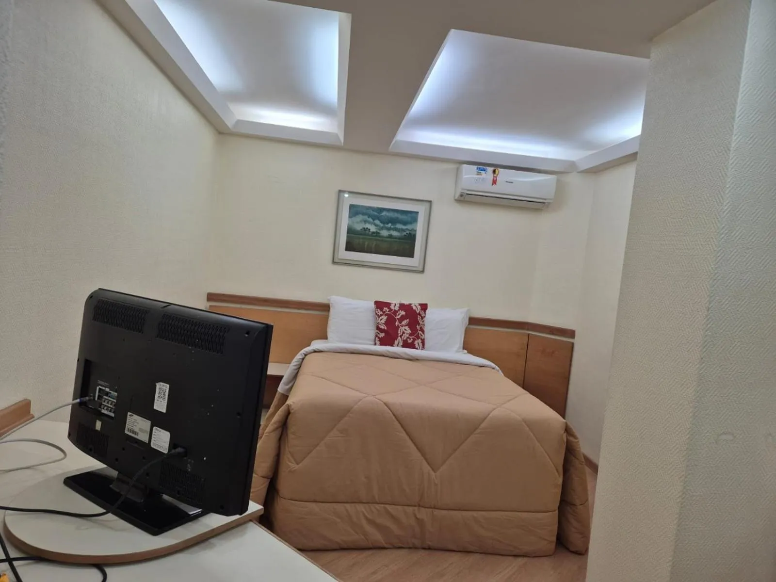 Photo of the whole room, Bed in Nikkey Palace Hotel