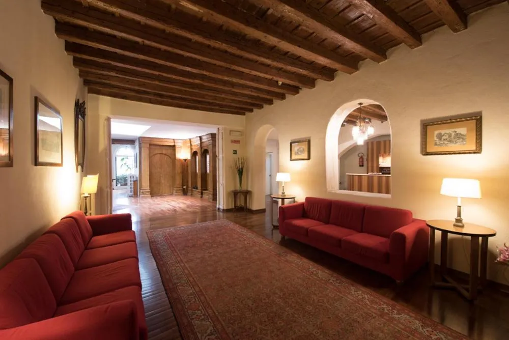 Communal lounge/ TV room in Hotel Due Mori