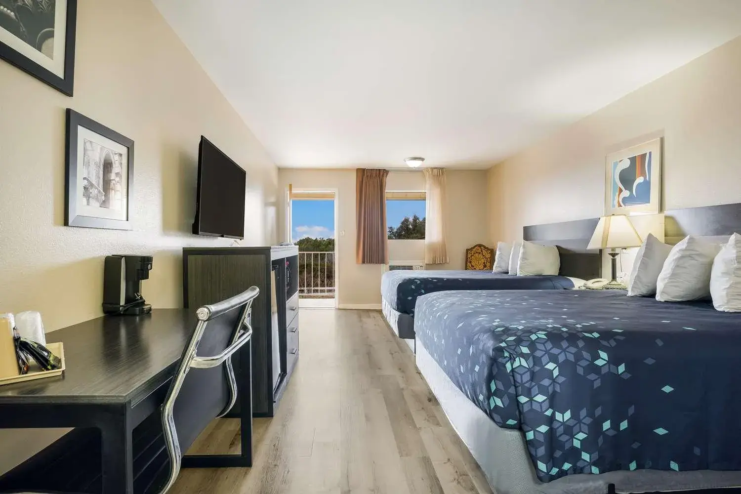 Double Room with Two Queen Beds - Non-Smoking in Americas Best Value Inn Refugio Double Room with Two Queen Beds - Non-Smoking in Americas Best Value Inn Refugio