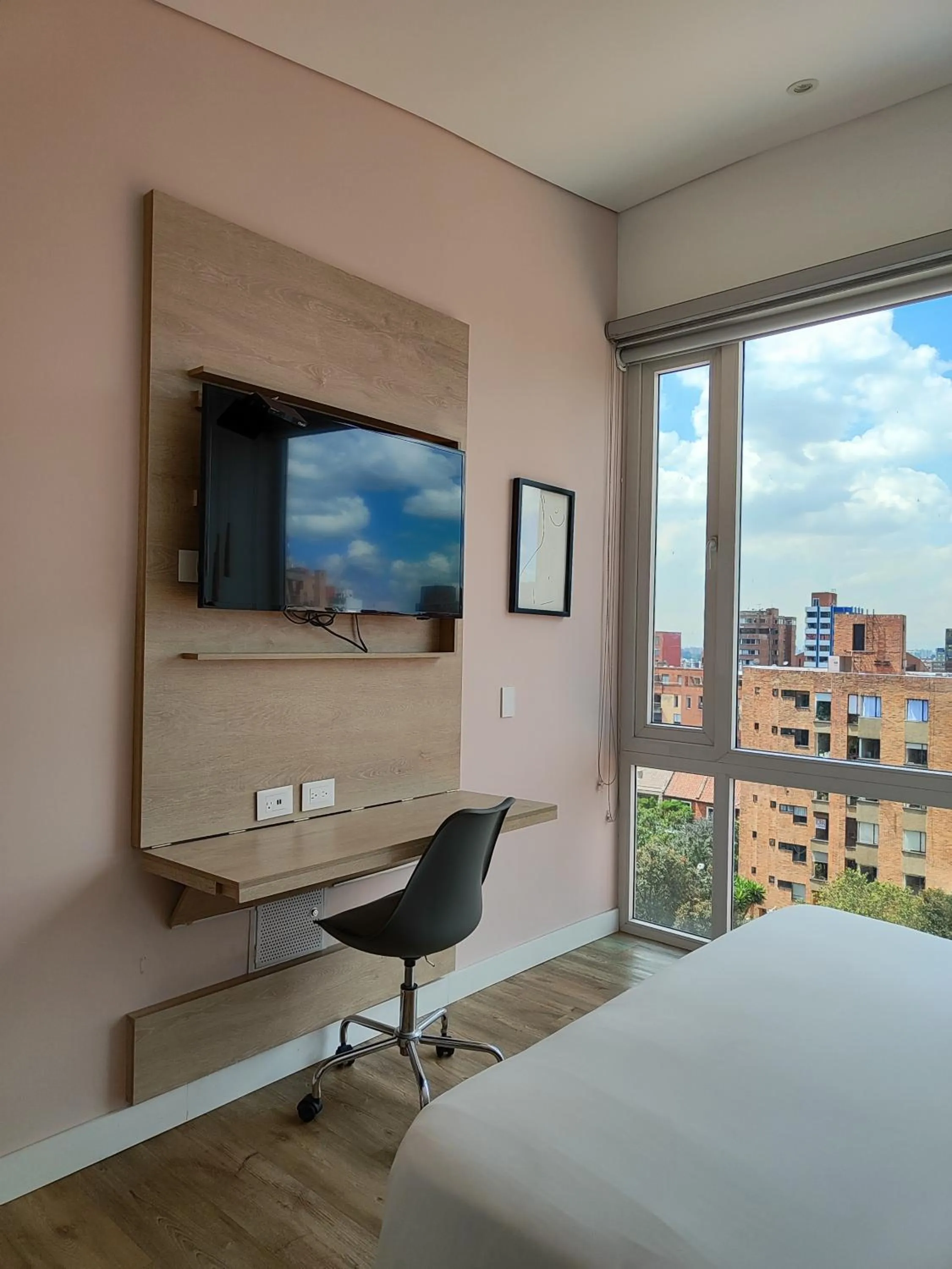 TV and multimedia, Bed in Urban Heights Bogota