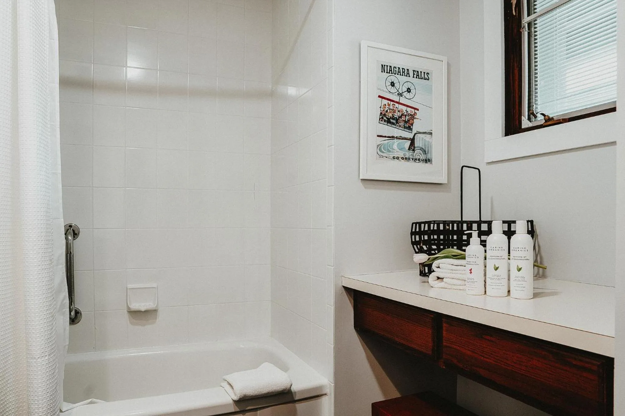 Bathroom in The Kent Motel