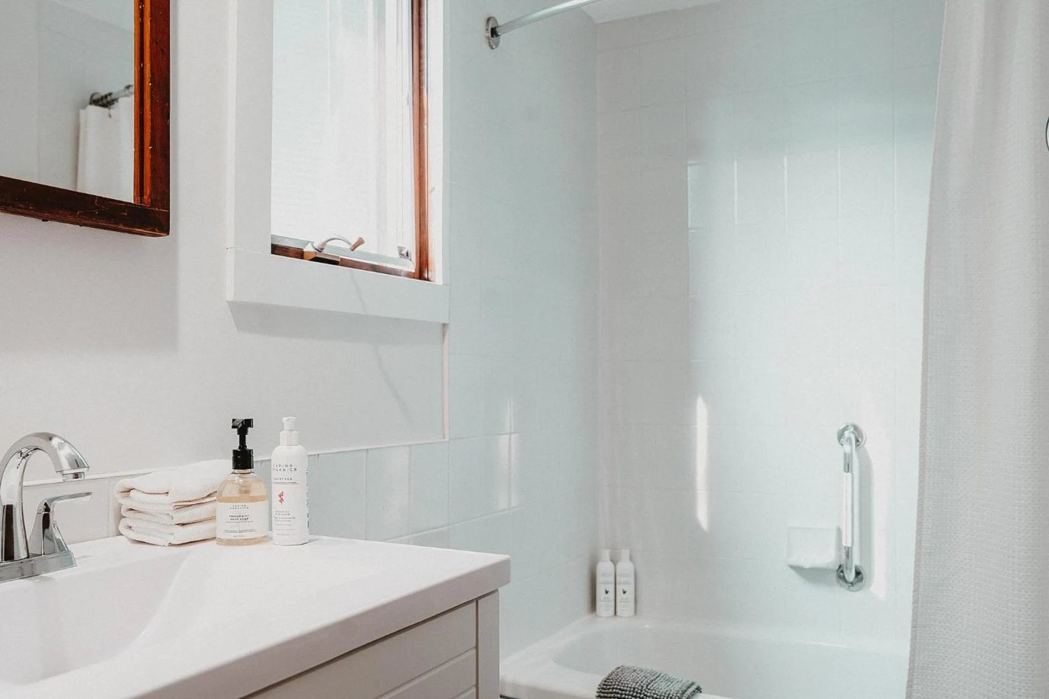 Bathroom in The Kent Motel