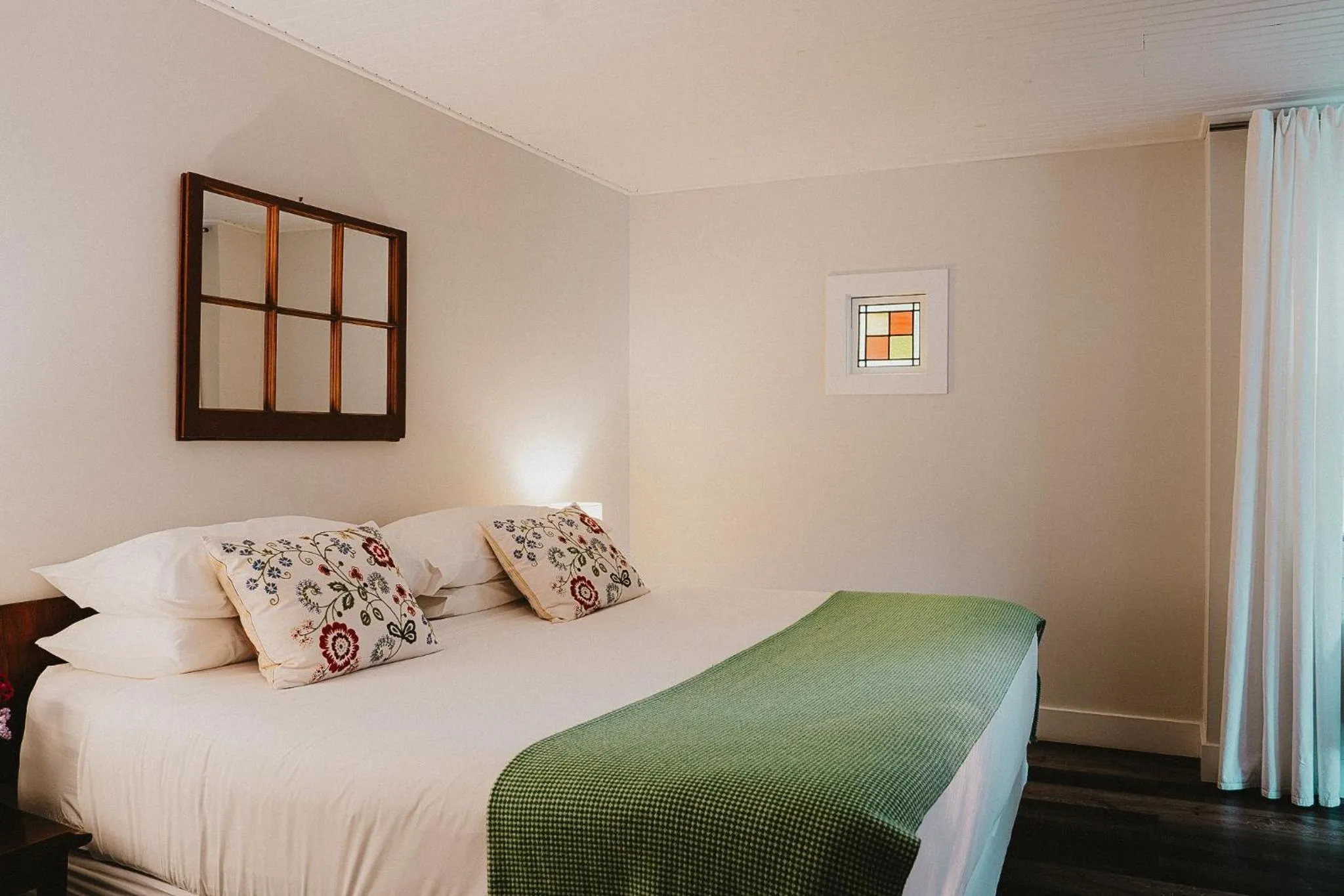 Bed in The Kent Motel