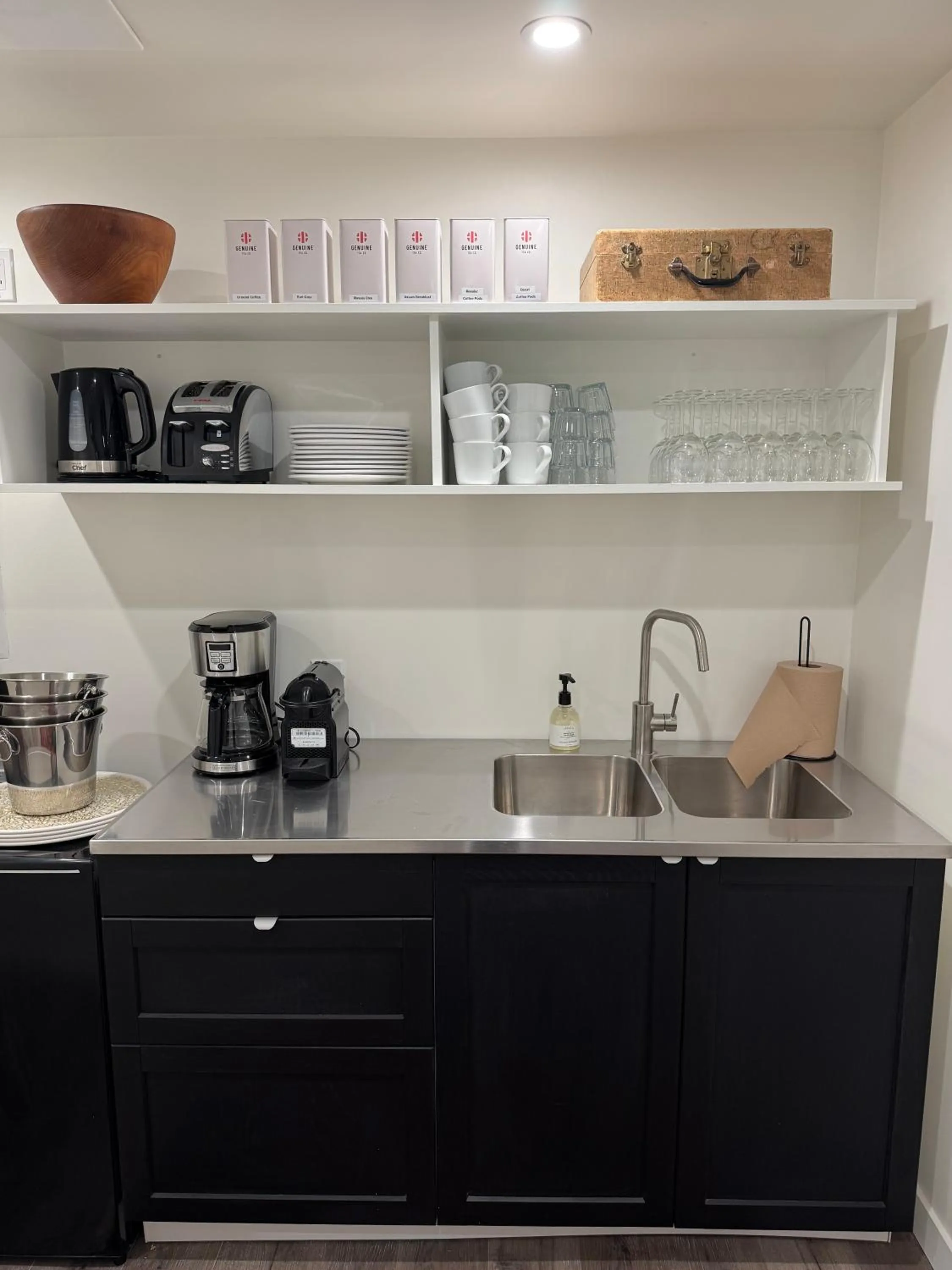 Coffee/tea facilities in The Kent Motel