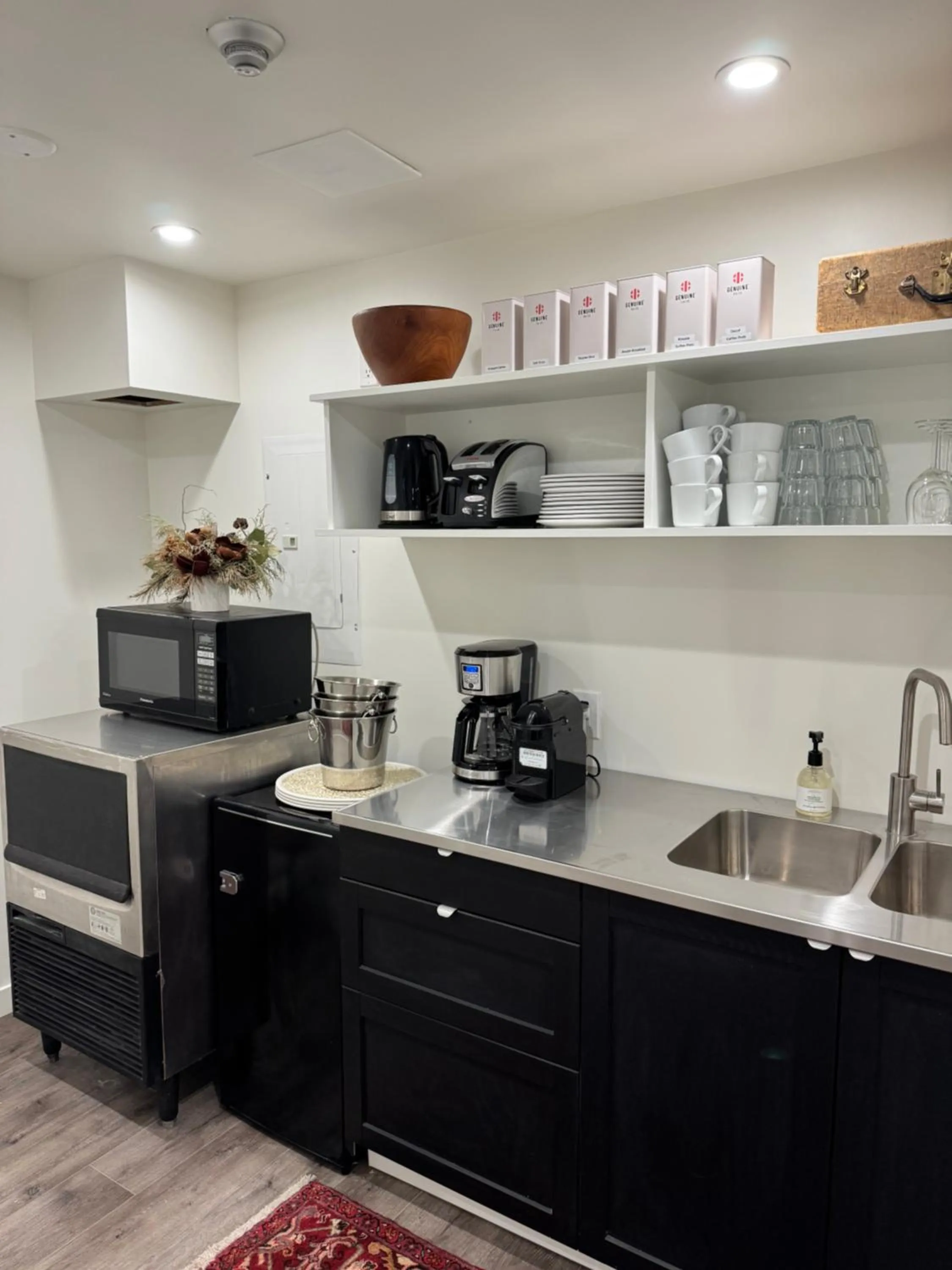 Coffee/tea facilities in The Kent Motel