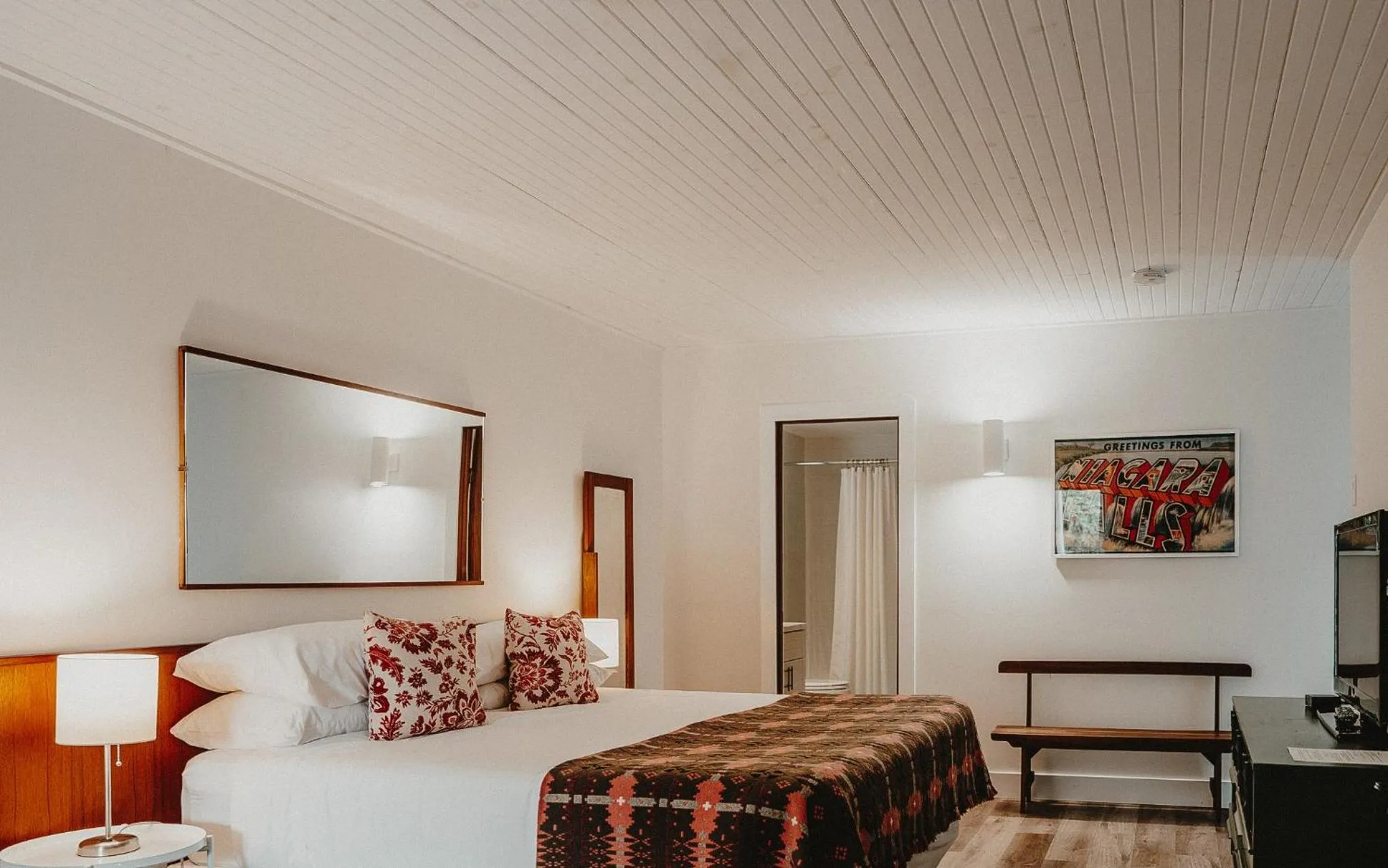 Bed in The Kent Motel