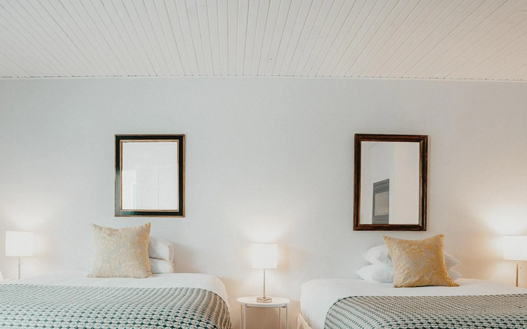 Bed in The Kent Motel