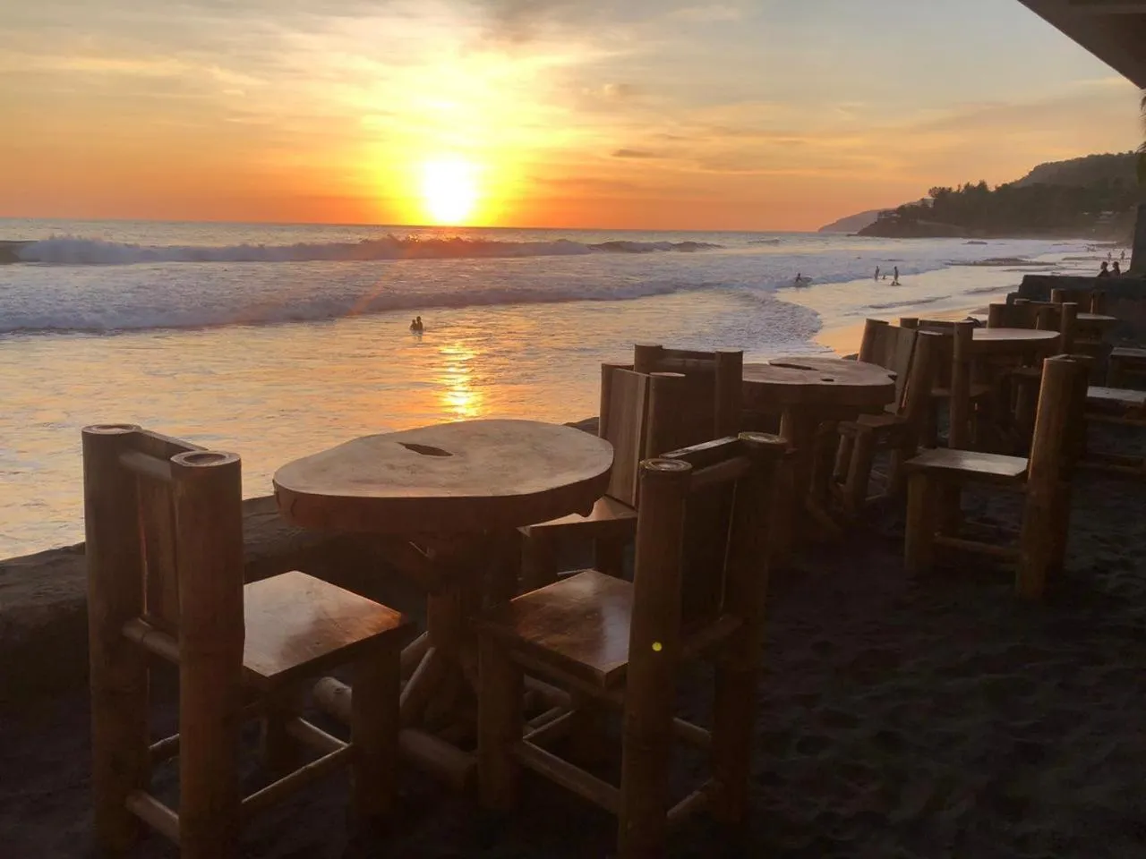 Restaurant/places to eat in Olas Permanentes El Zonte