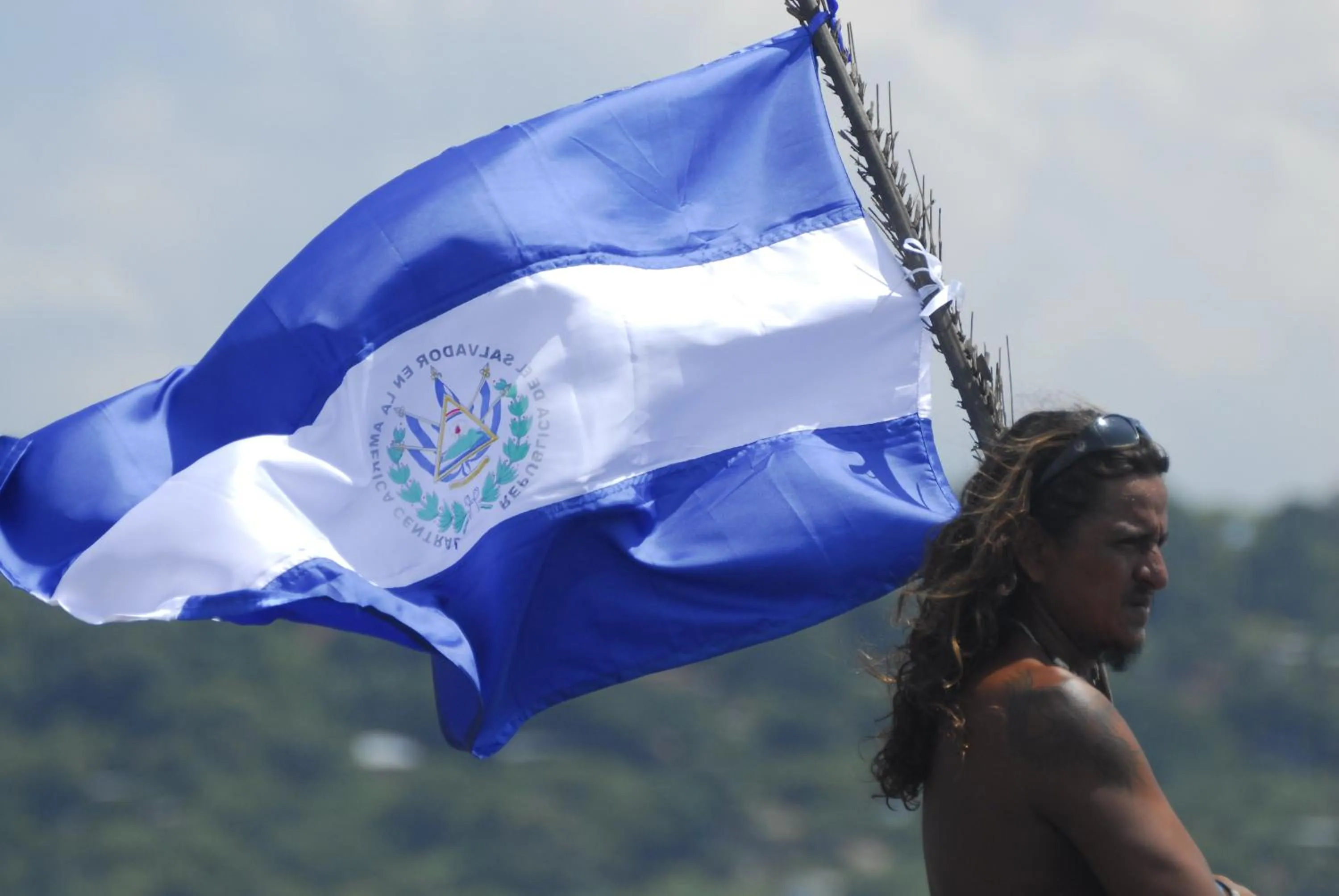 People in Olas Permanentes El Zonte