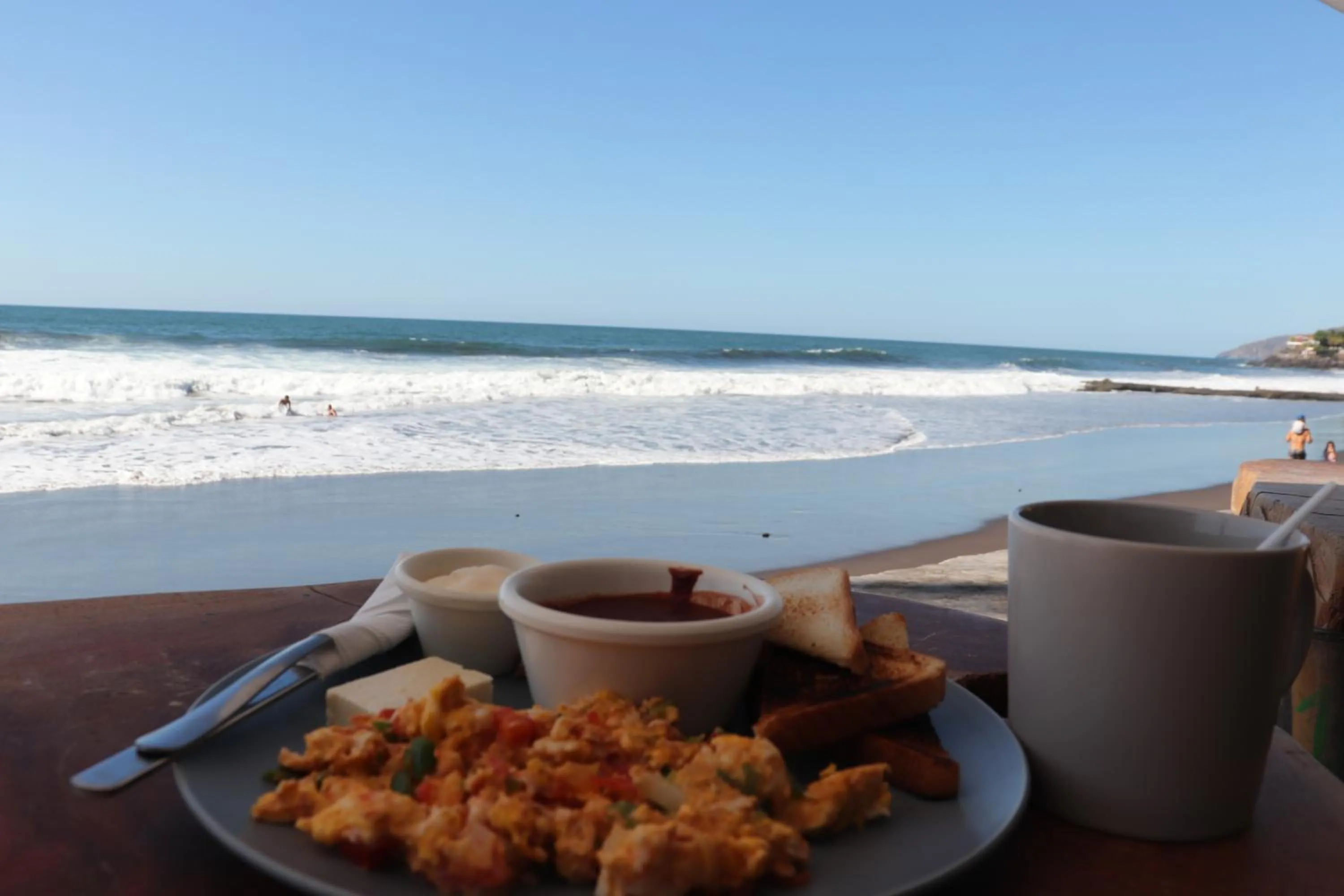 Beach in Olas Permanentes El Zonte