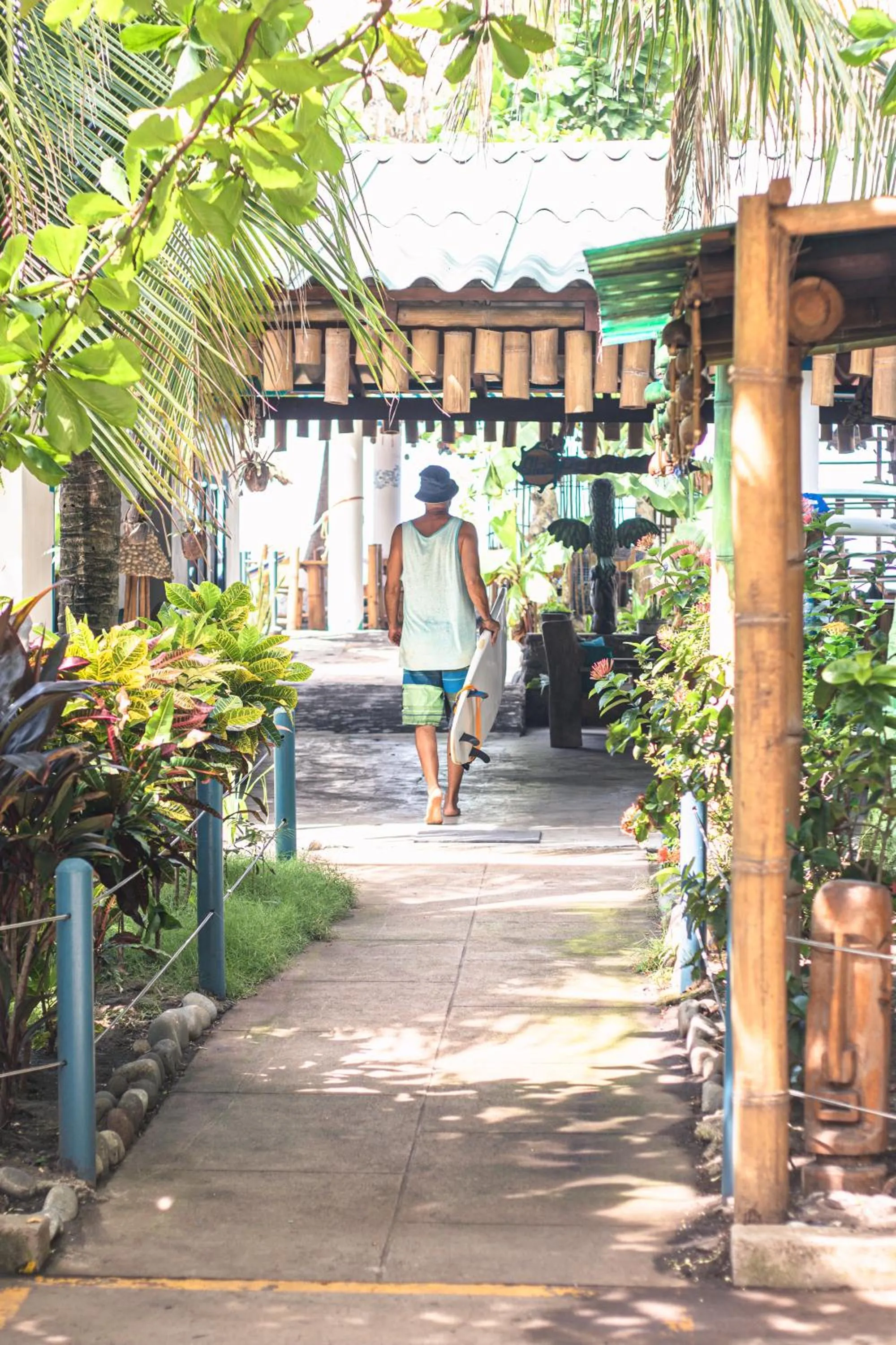 Staff in Olas Permanentes El Zonte