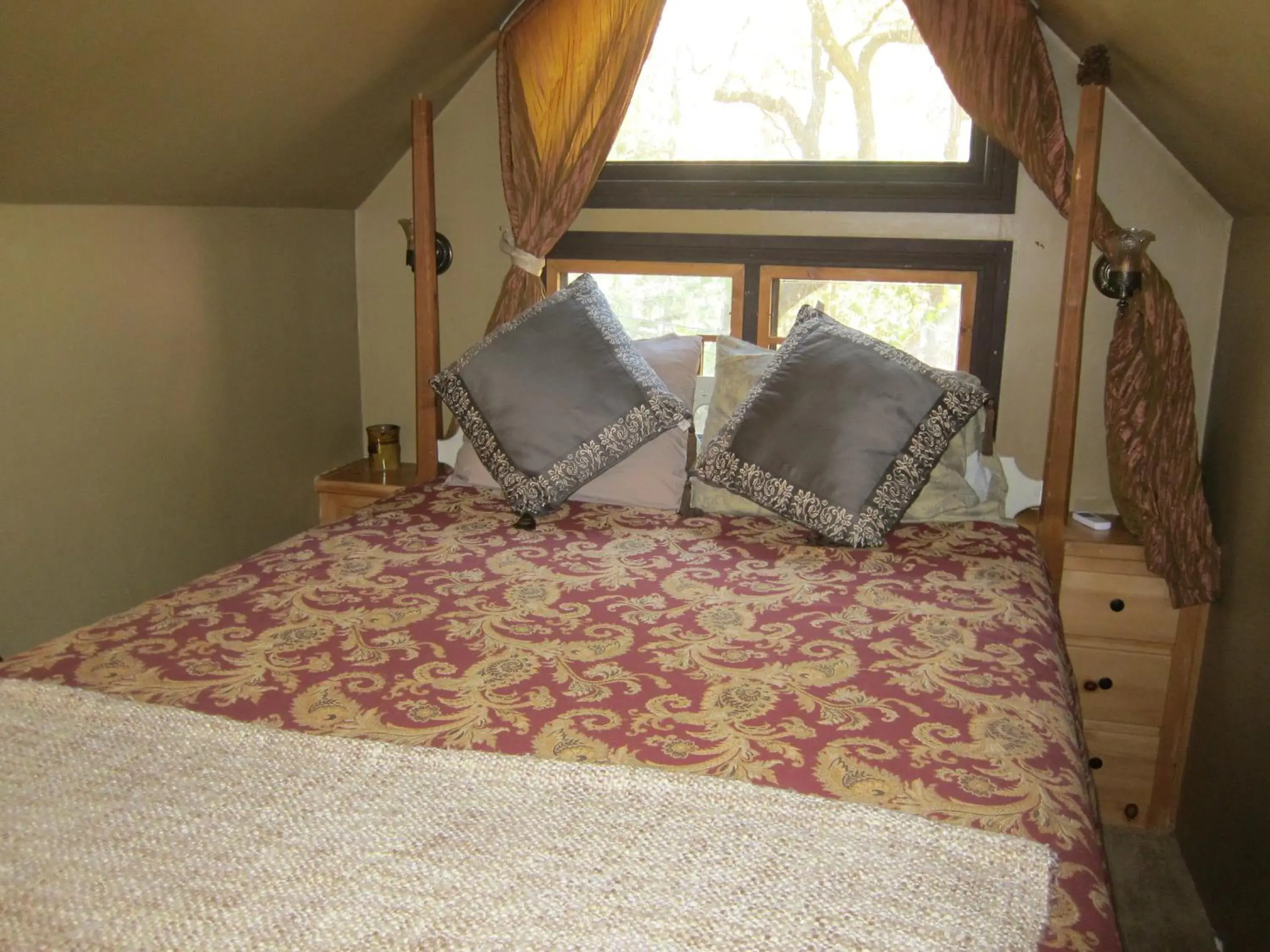 Two-Bedroom Cottage in Always Inn Idyllwild Vacation Cottages Two-Bedroom Cottage in Always Inn Idyllwild Vacation Cottages