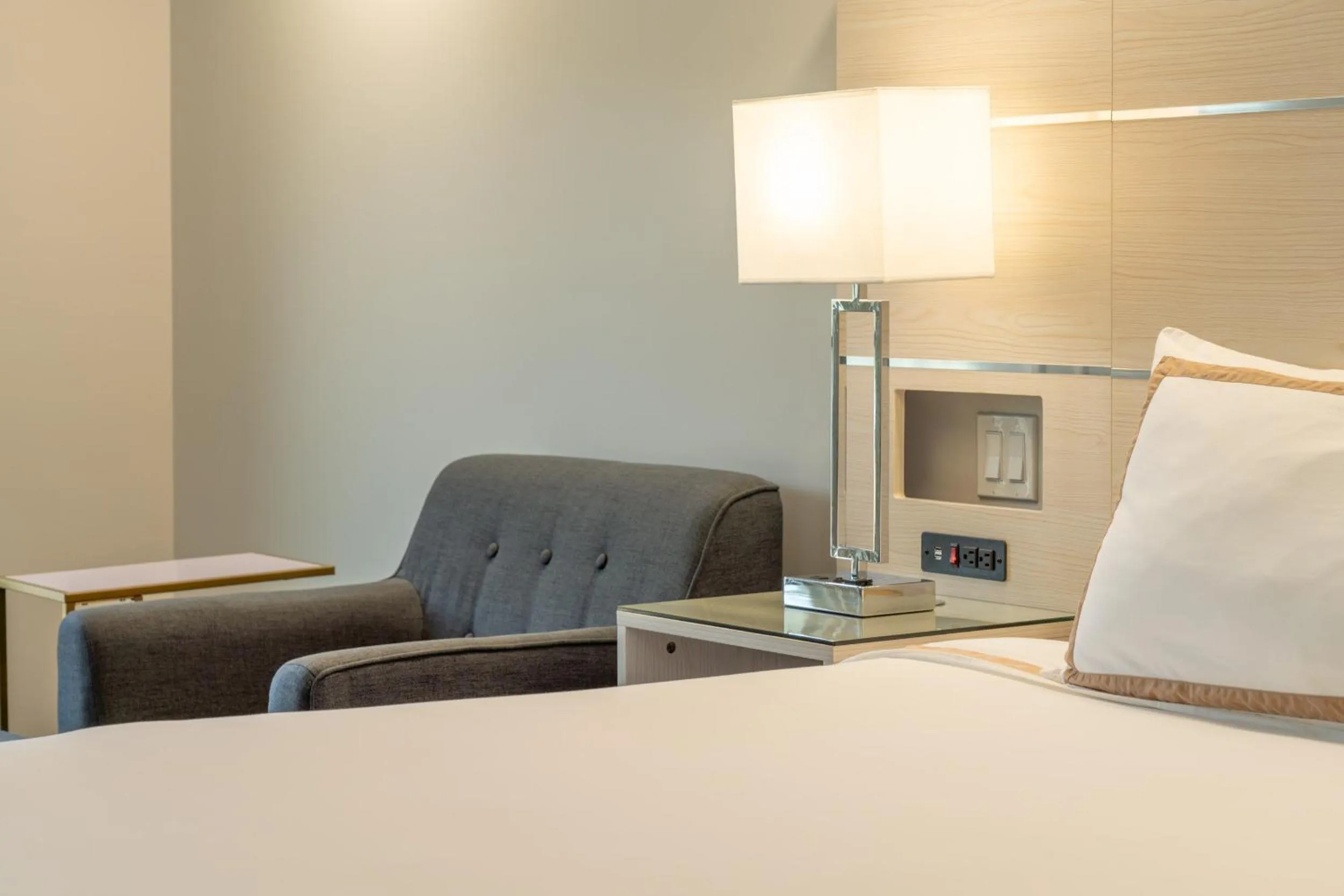 Bed in Quality Inn Sunshine Suites