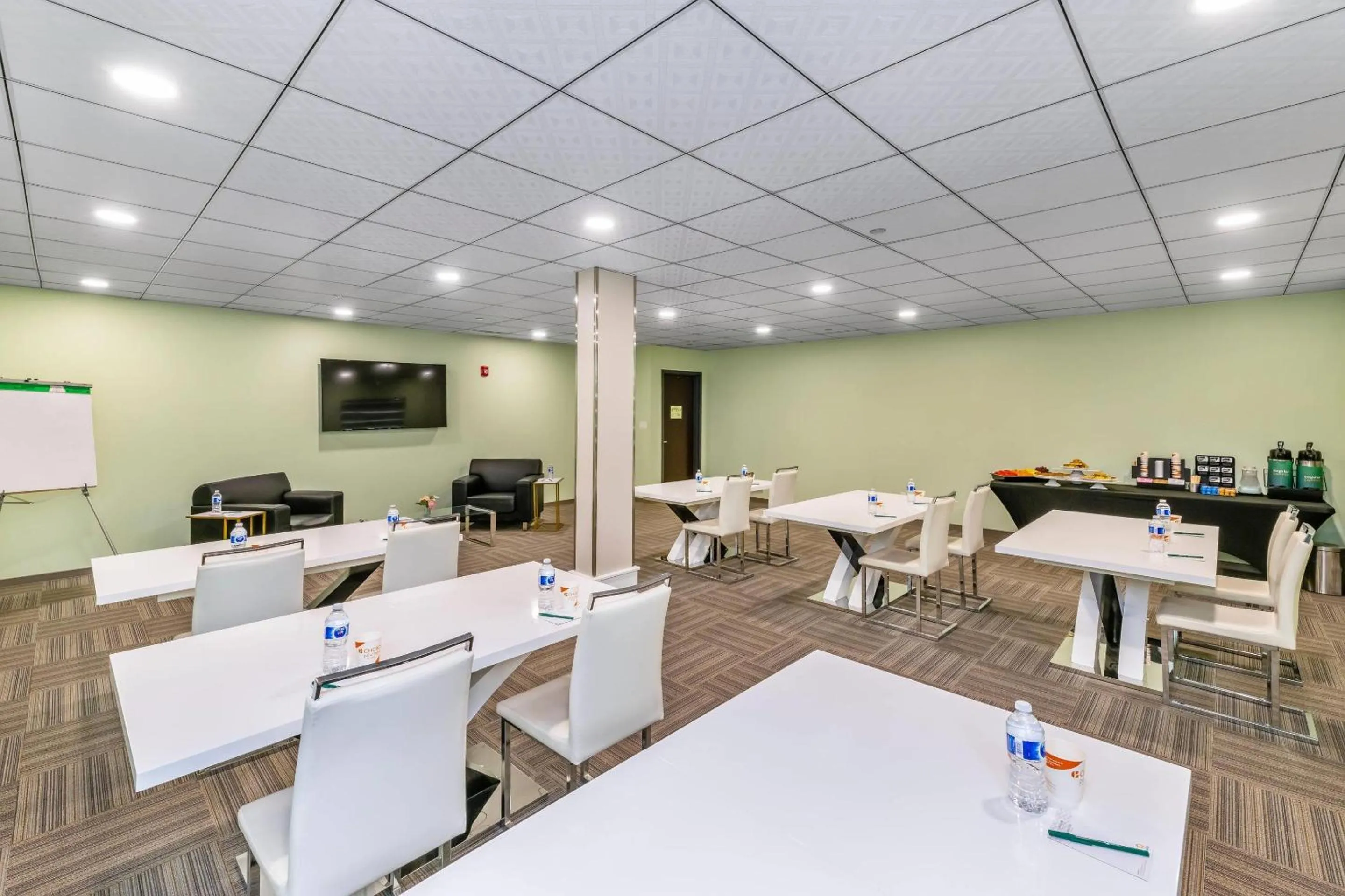 Meeting/conference room in Quality Inn Sunshine Suites