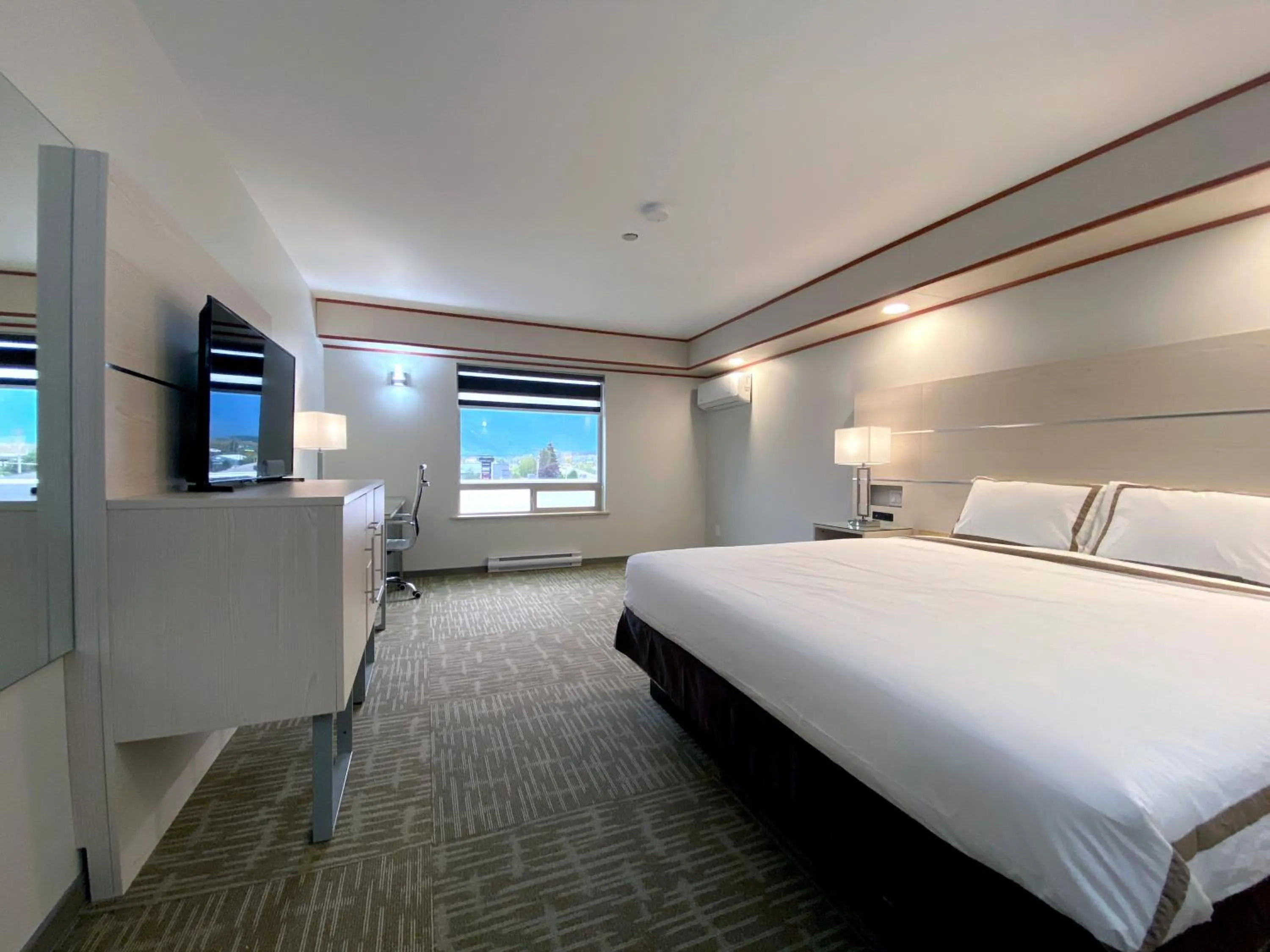 TV and multimedia, Bed in Quality Inn Sunshine Suites