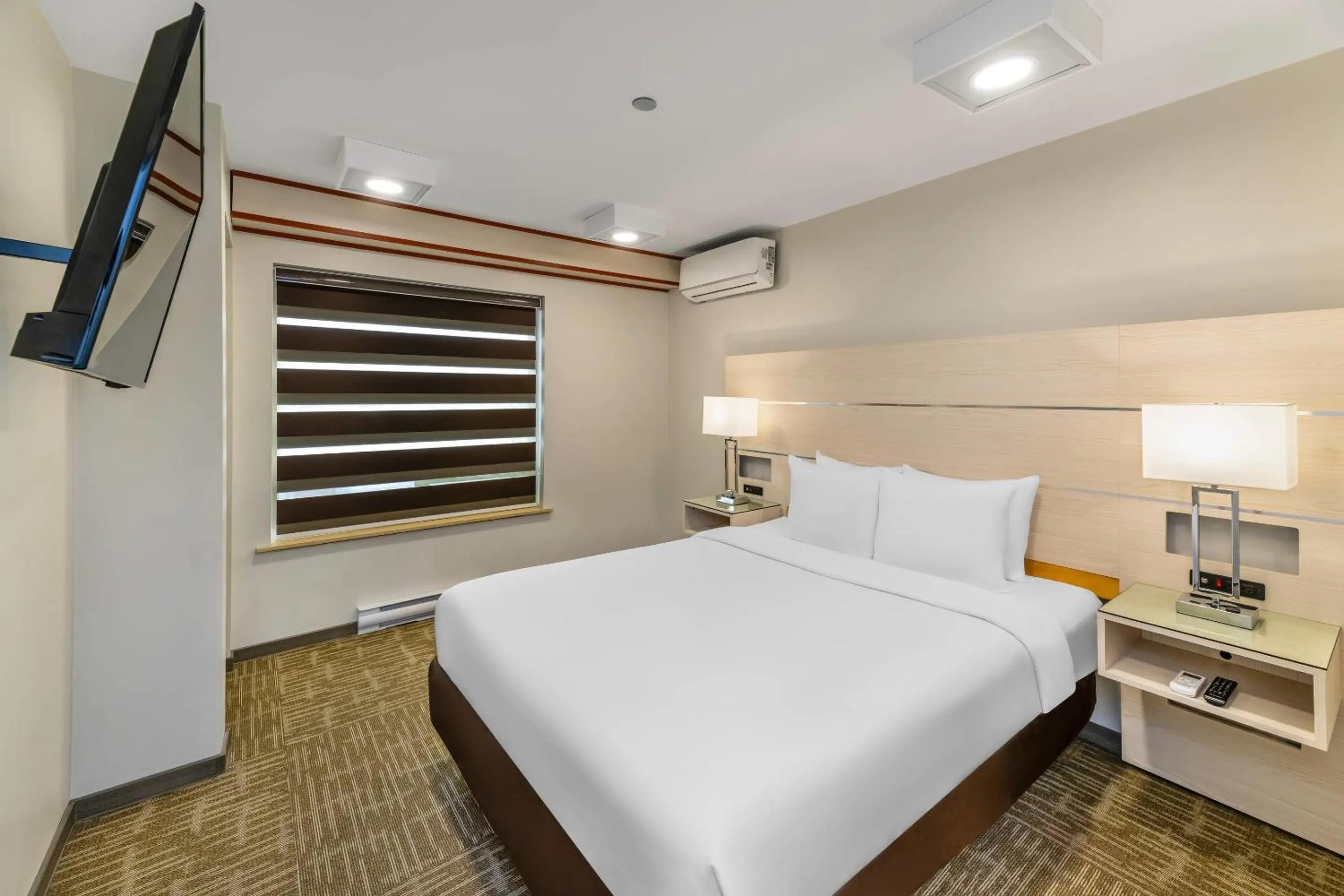 Bedroom, Bed in Quality Inn Sunshine Suites