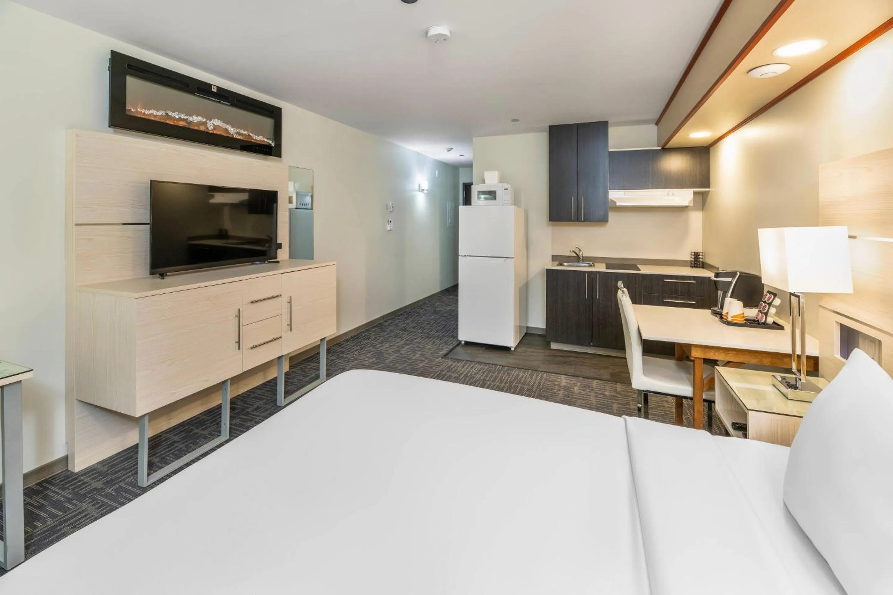 Bedroom in Quality Inn Sunshine Suites