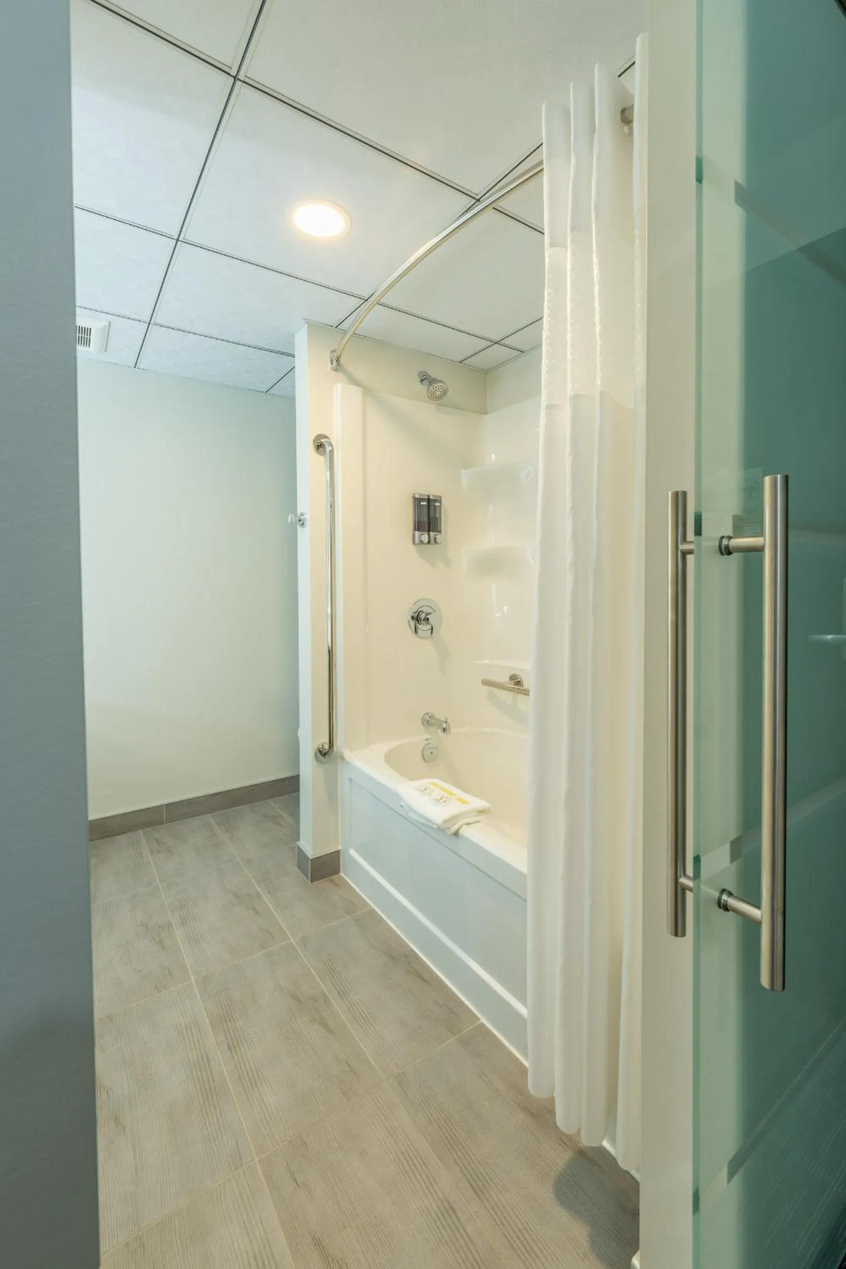 Bathroom in Quality Inn Sunshine Suites