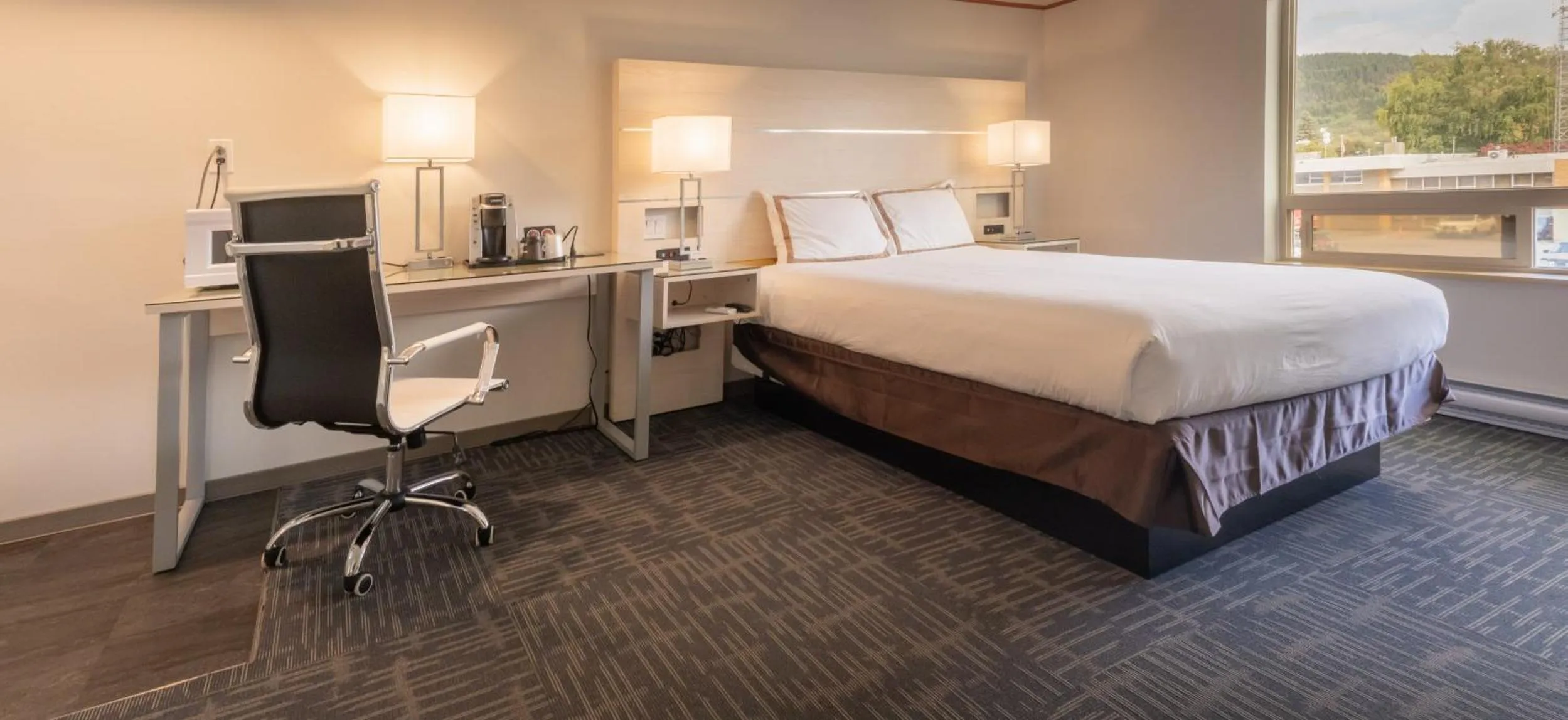 Bed in Quality Inn Sunshine Suites