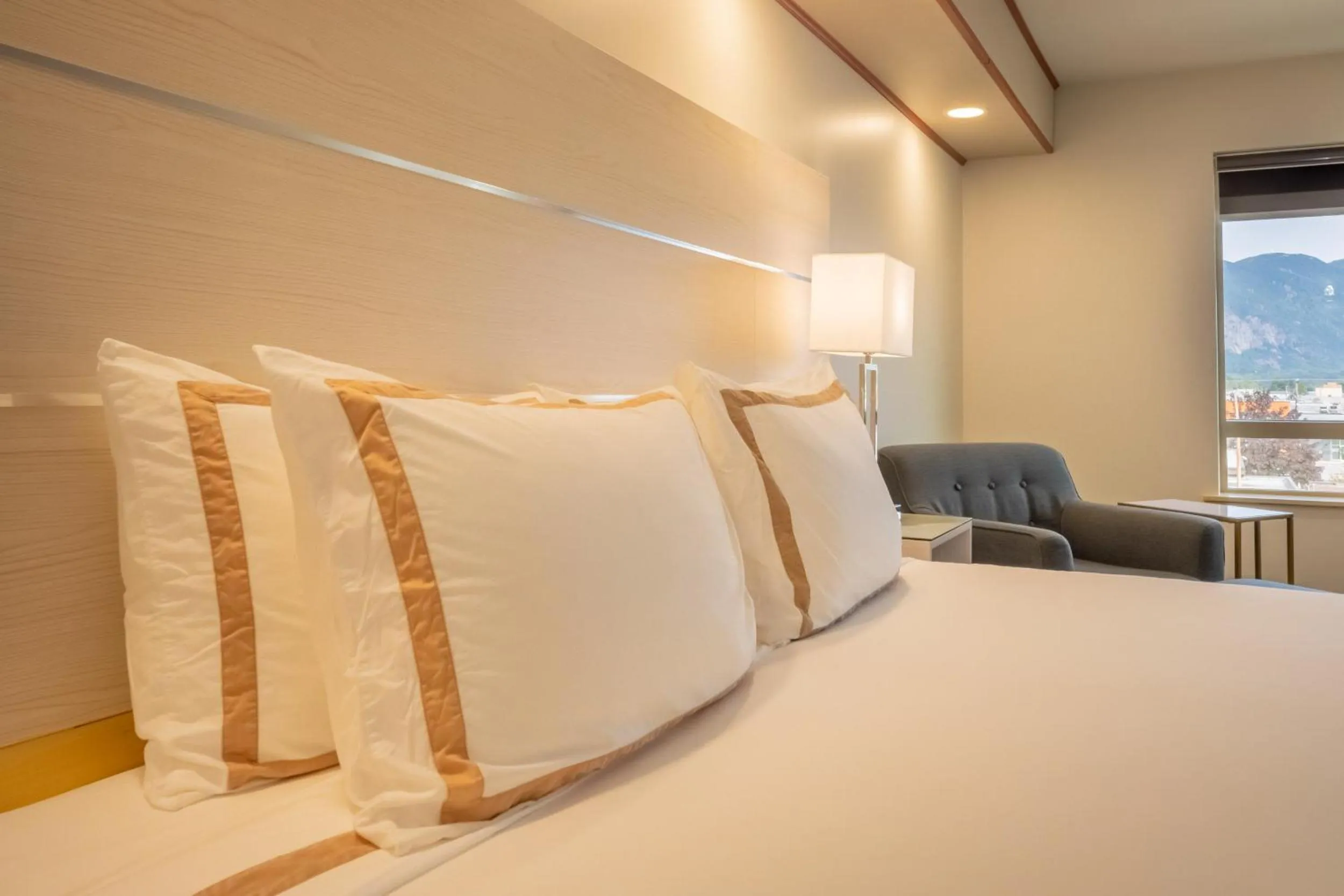 Bed in Quality Inn Sunshine Suites