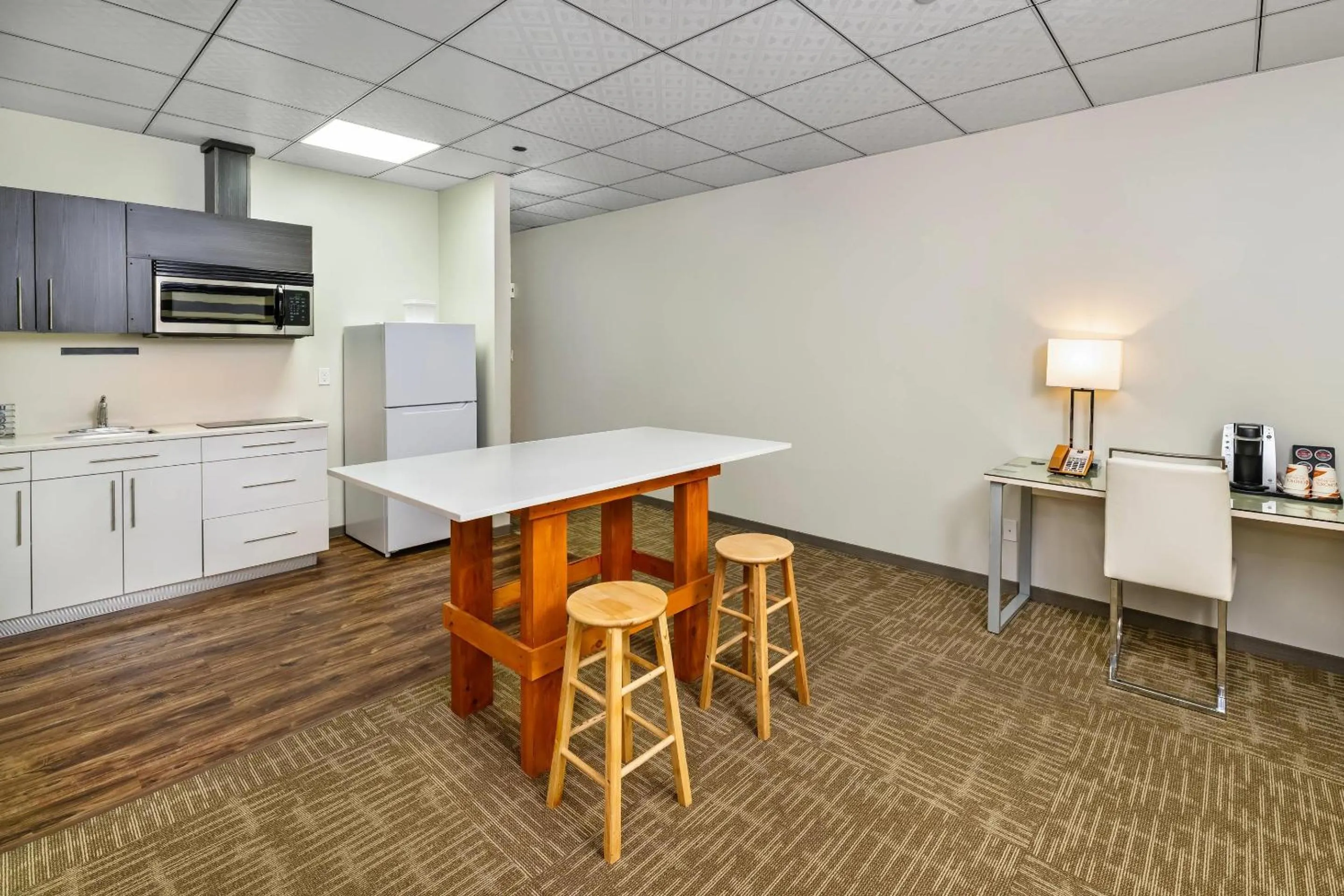 Bedroom in Quality Inn Sunshine Suites